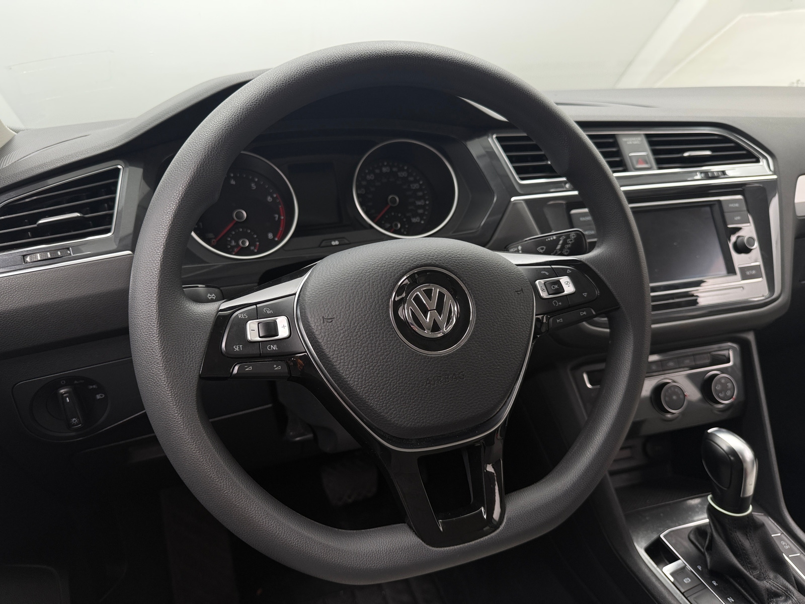 Thumbnail: 2018 Volkswagen Tiguan - 5