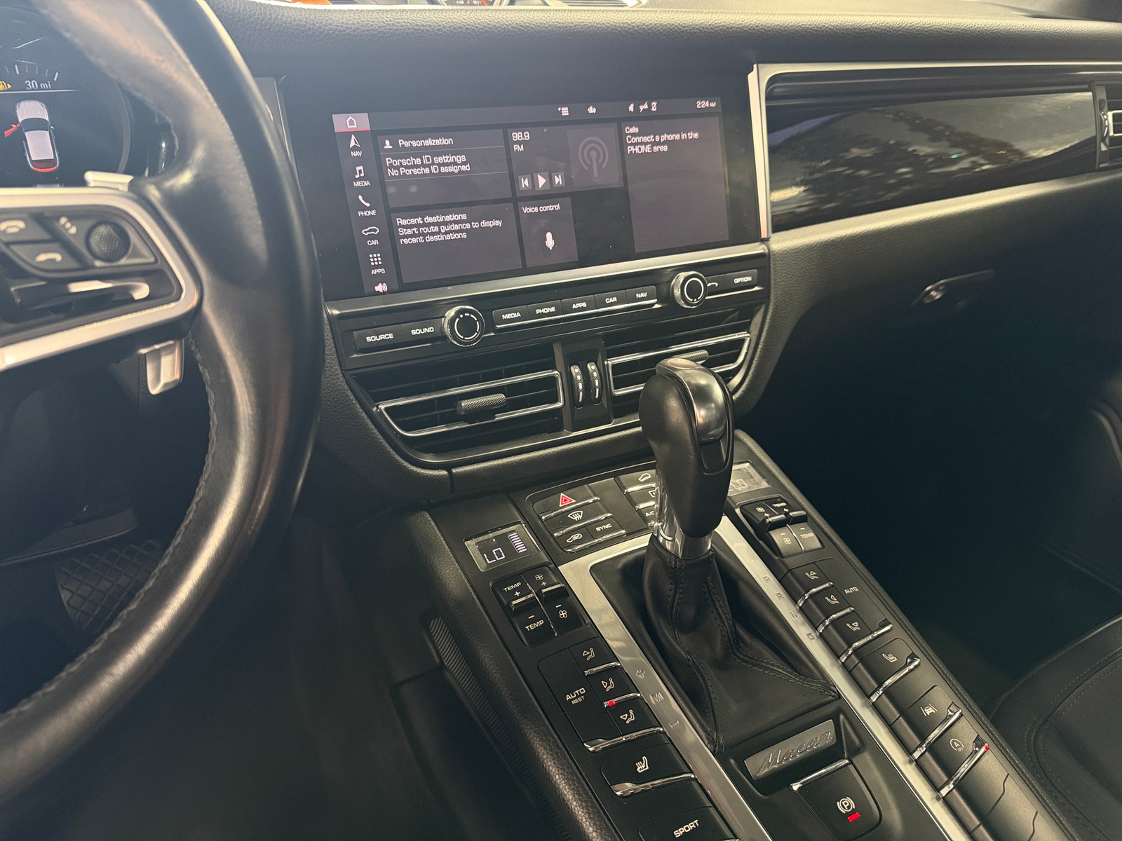 Thumbnail: 2021 Porsche Macan - 4