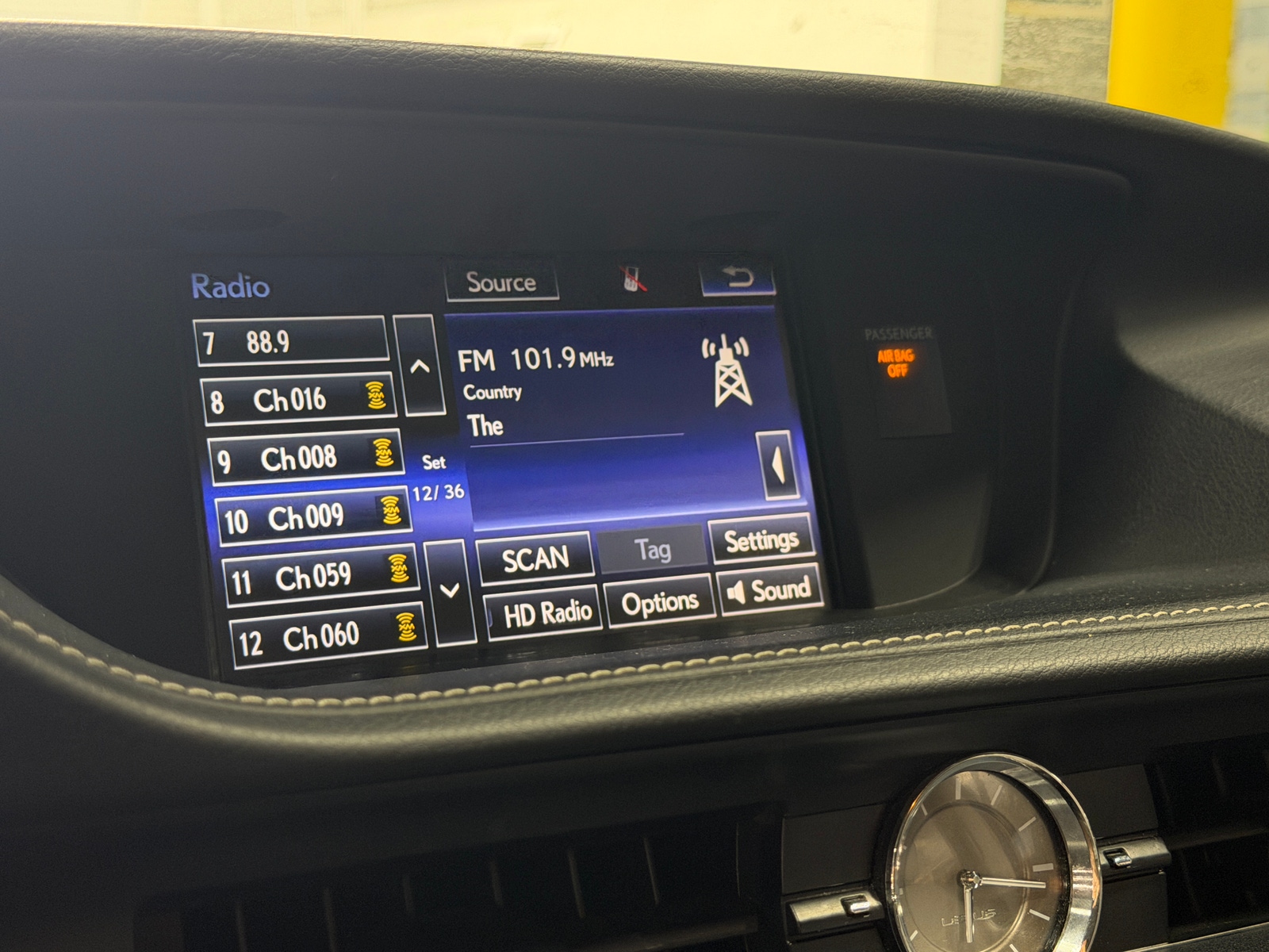Thumbnail: 2015 Lexus ES - 4