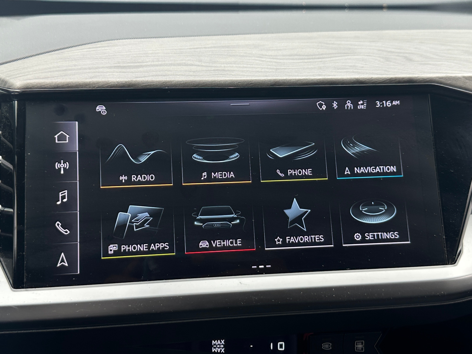 Thumbnail: 2023 Audi Q4 e-tron - 3