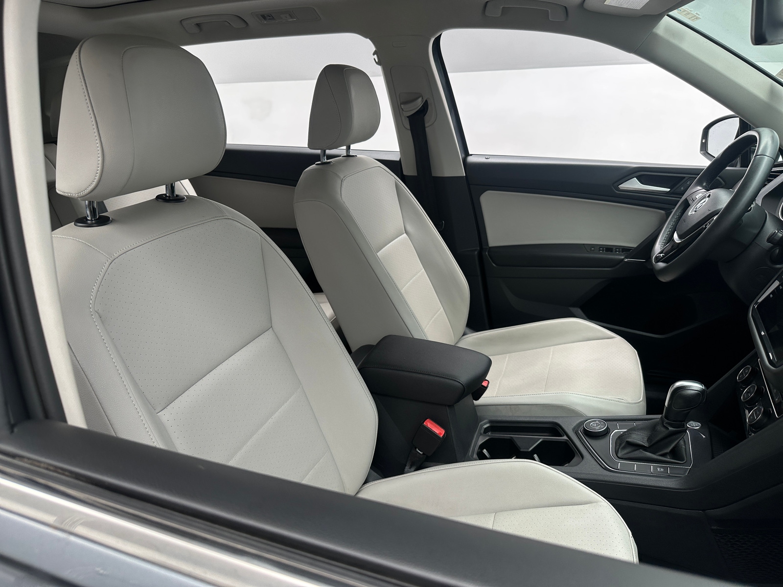 Thumbnail: 2020 Volkswagen Tiguan - 2