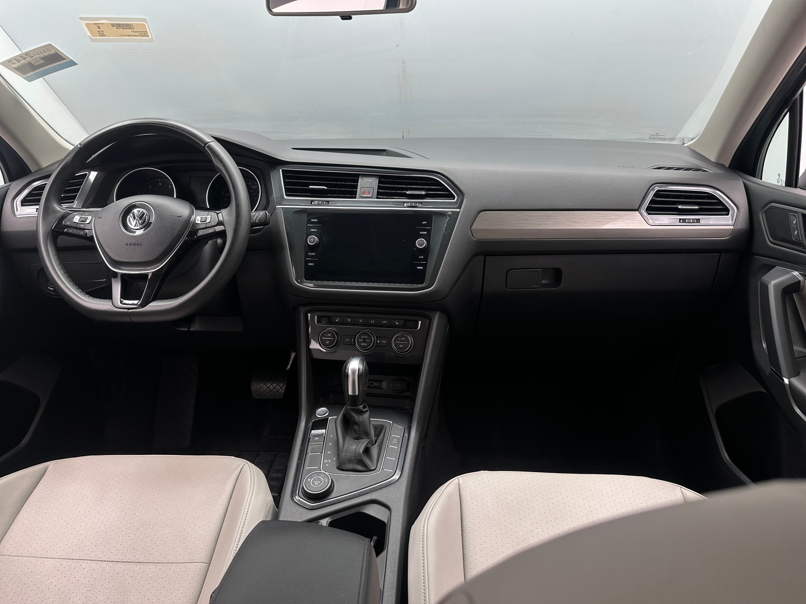 Thumbnail: 2020 Volkswagen Tiguan - 3