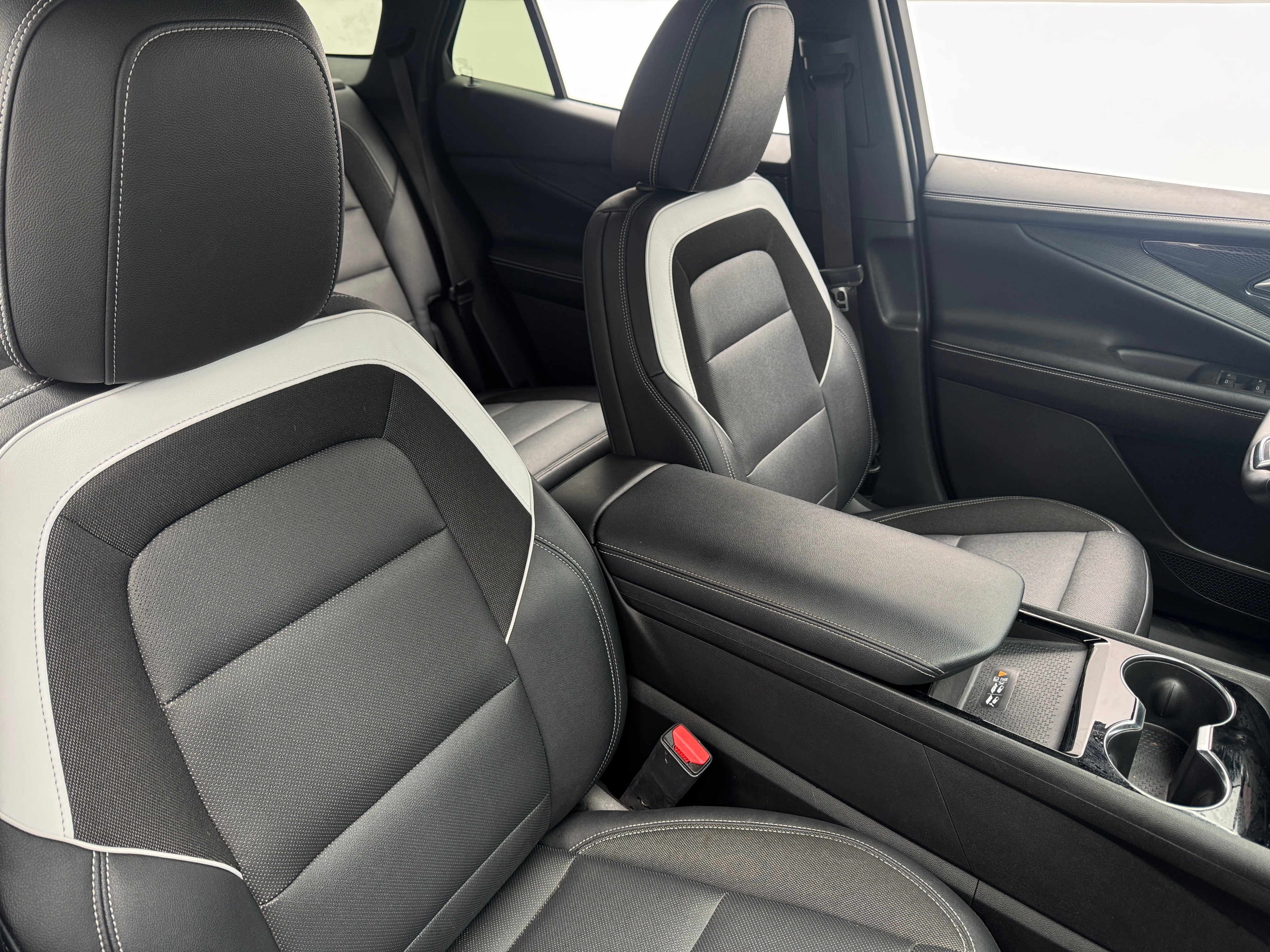Used 2024 Chevrolet Blazer EV LT with VIN 3GNKDBRJ2RS224274 for sale in Pewaukee, WI