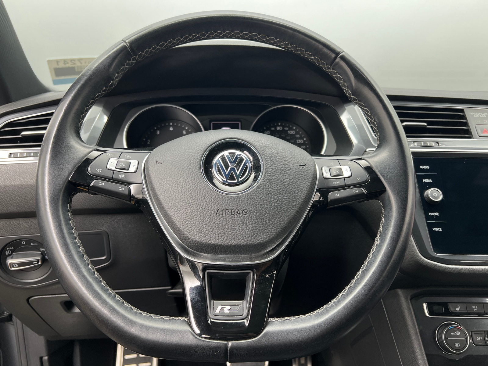 Thumbnail: 2020 Volkswagen Tiguan - 4