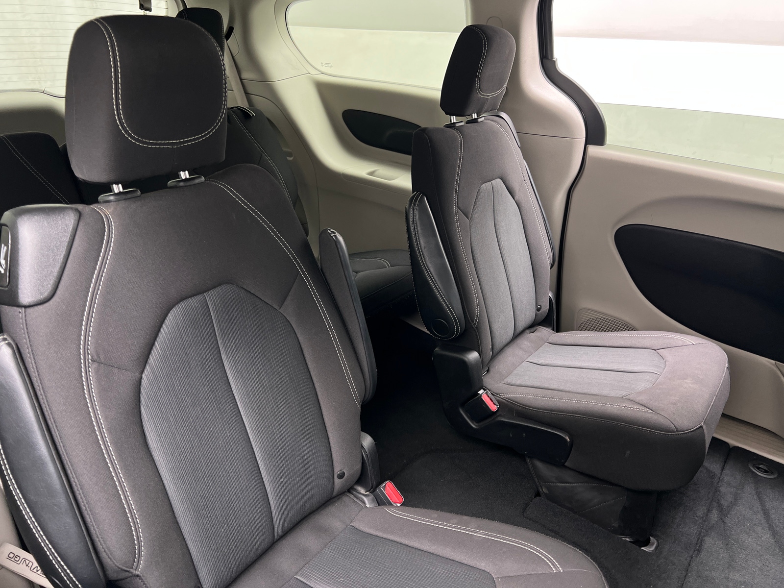 Thumbnail: 2023 Chrysler Voyager - 6