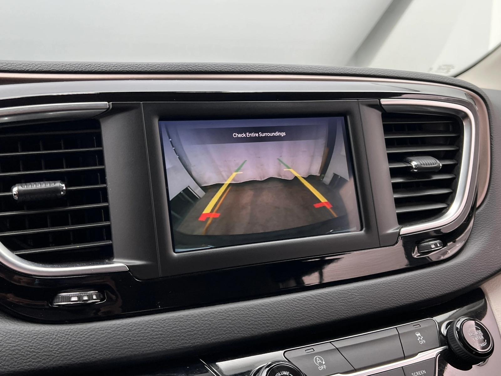Thumbnail: 2023 Chrysler Voyager - 4