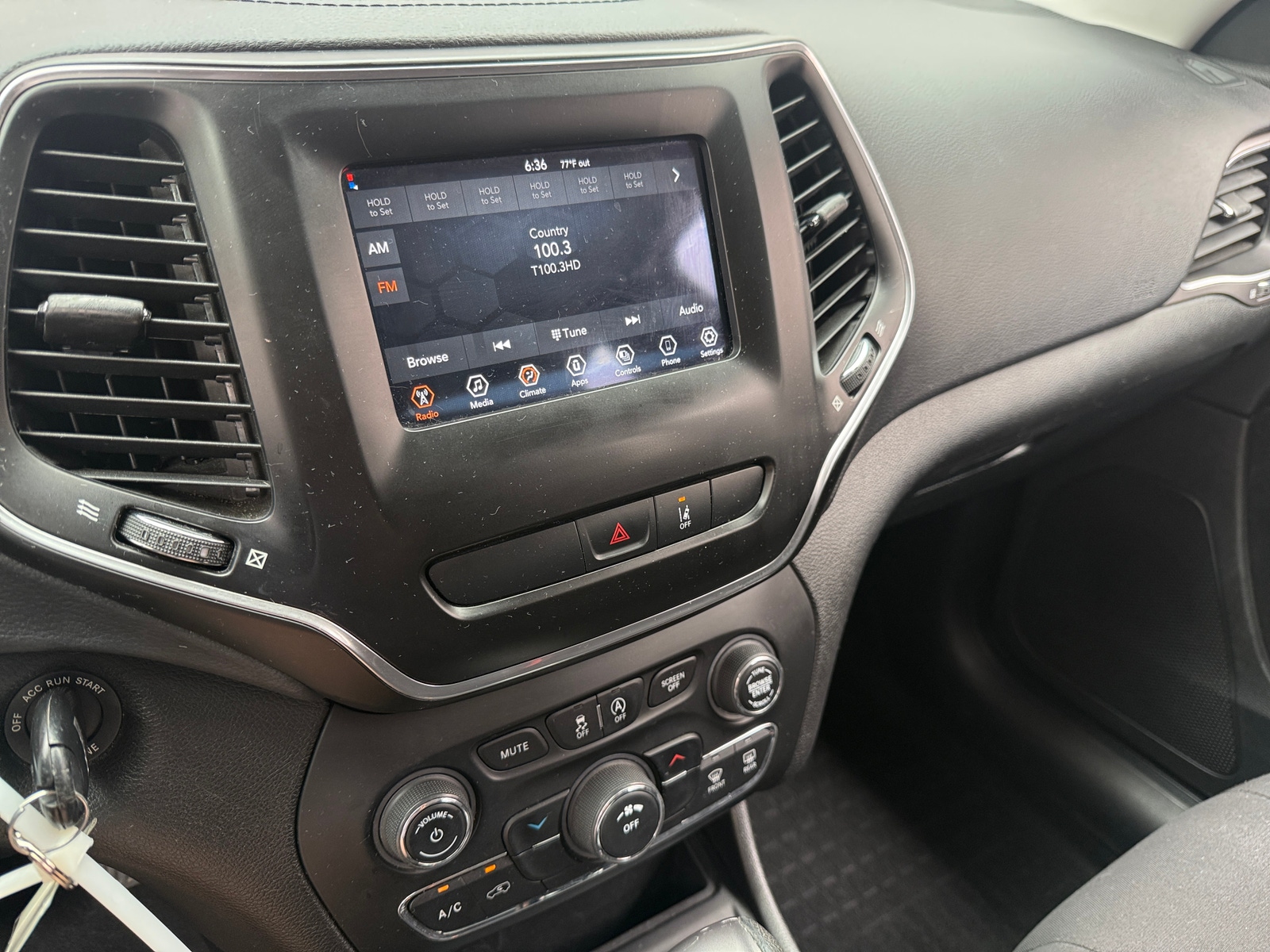 Thumbnail: 2021 Jeep Cherokee - 4