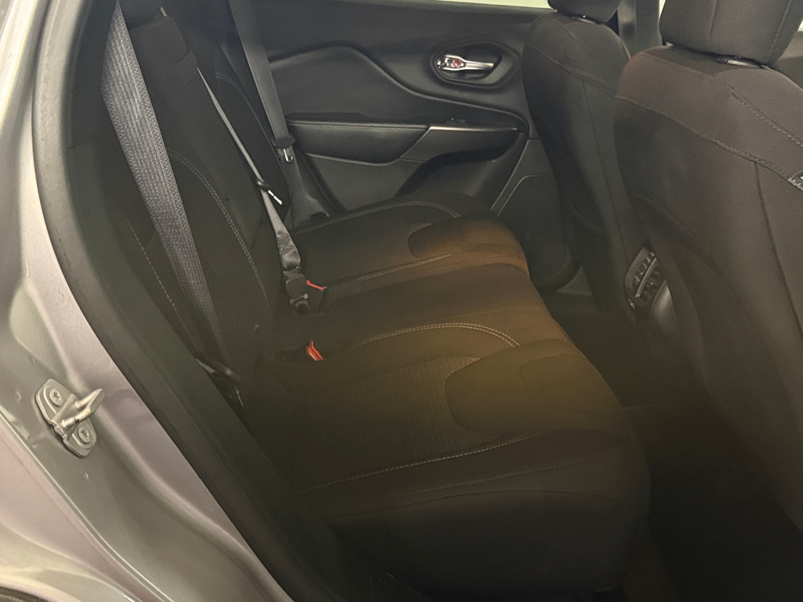 Thumbnail: 2019 Jeep Cherokee - 6