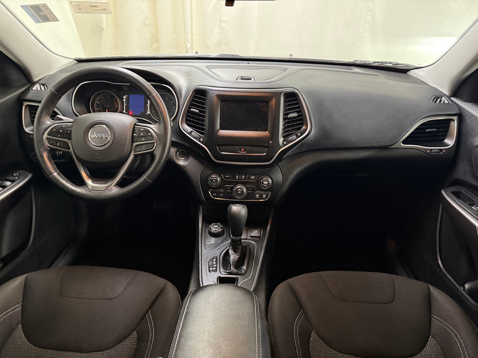 Thumbnail: 2019 Jeep Cherokee - 3