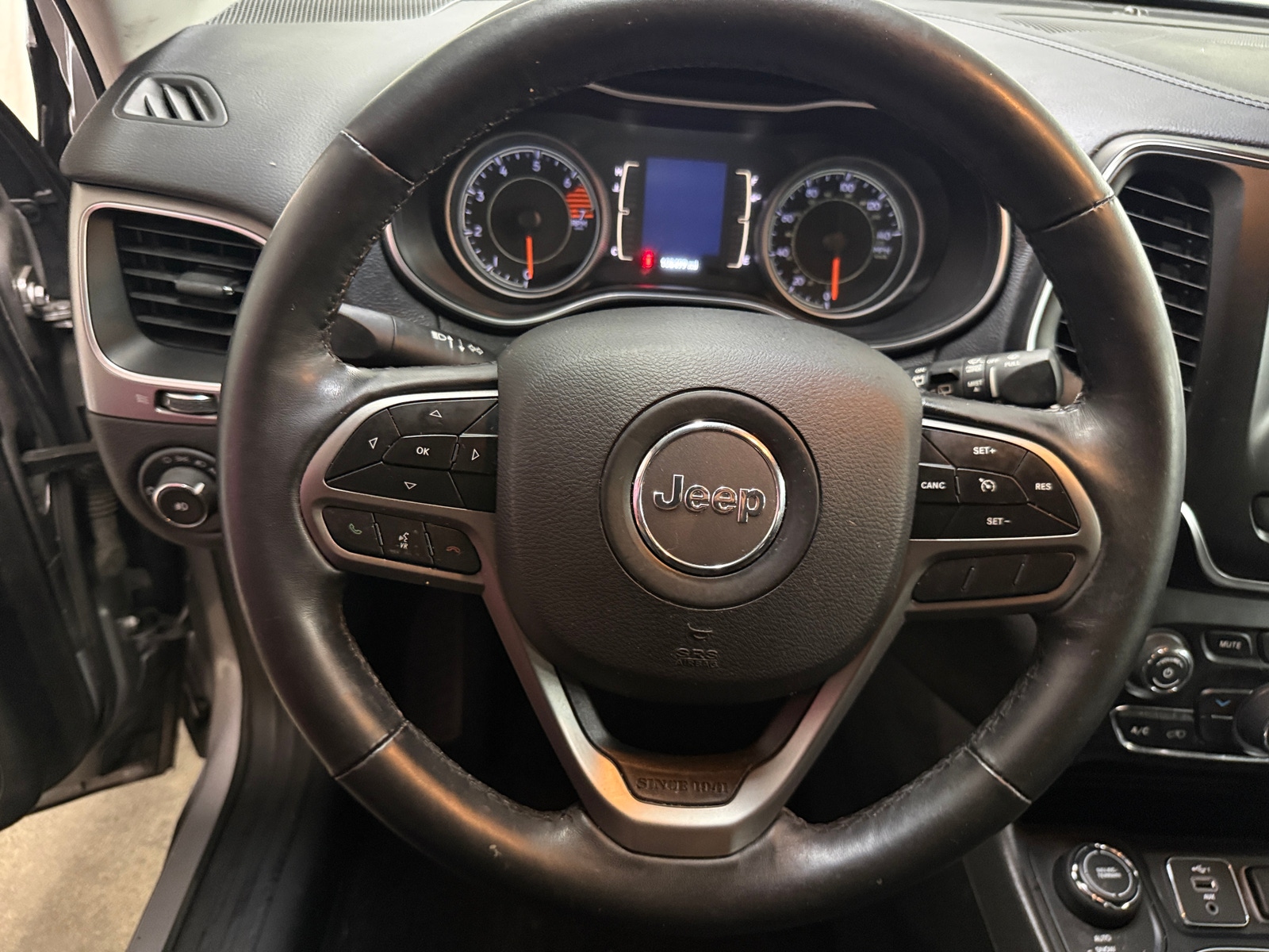 Thumbnail: 2019 Jeep Cherokee - 5