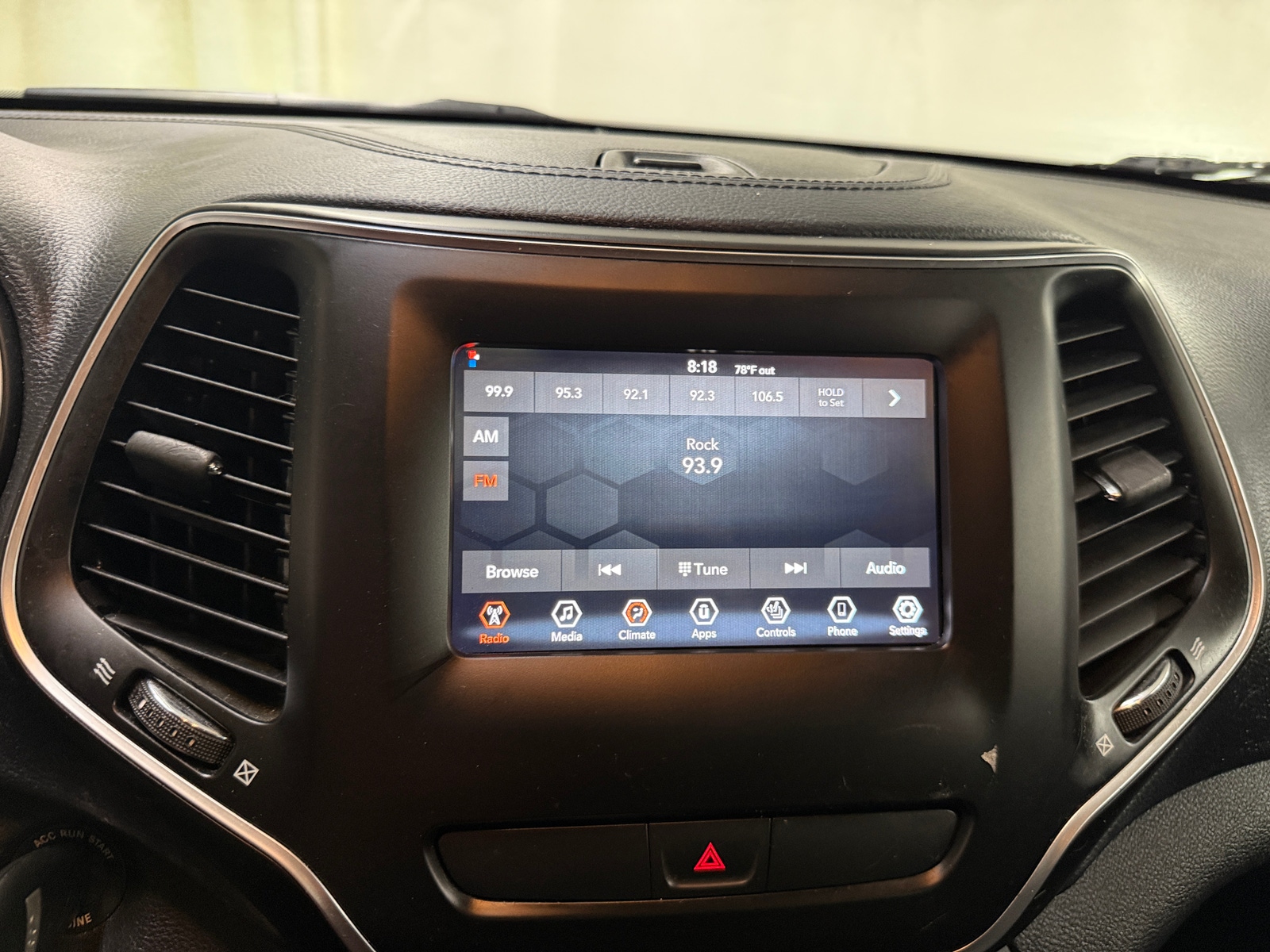 Thumbnail: 2019 Jeep Cherokee - 4