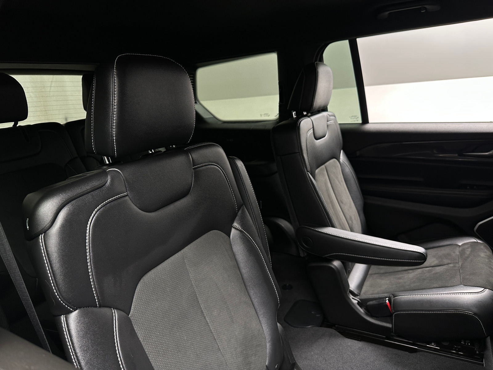 Thumbnail: 2022 Jeep Grand Cherokee L - 5