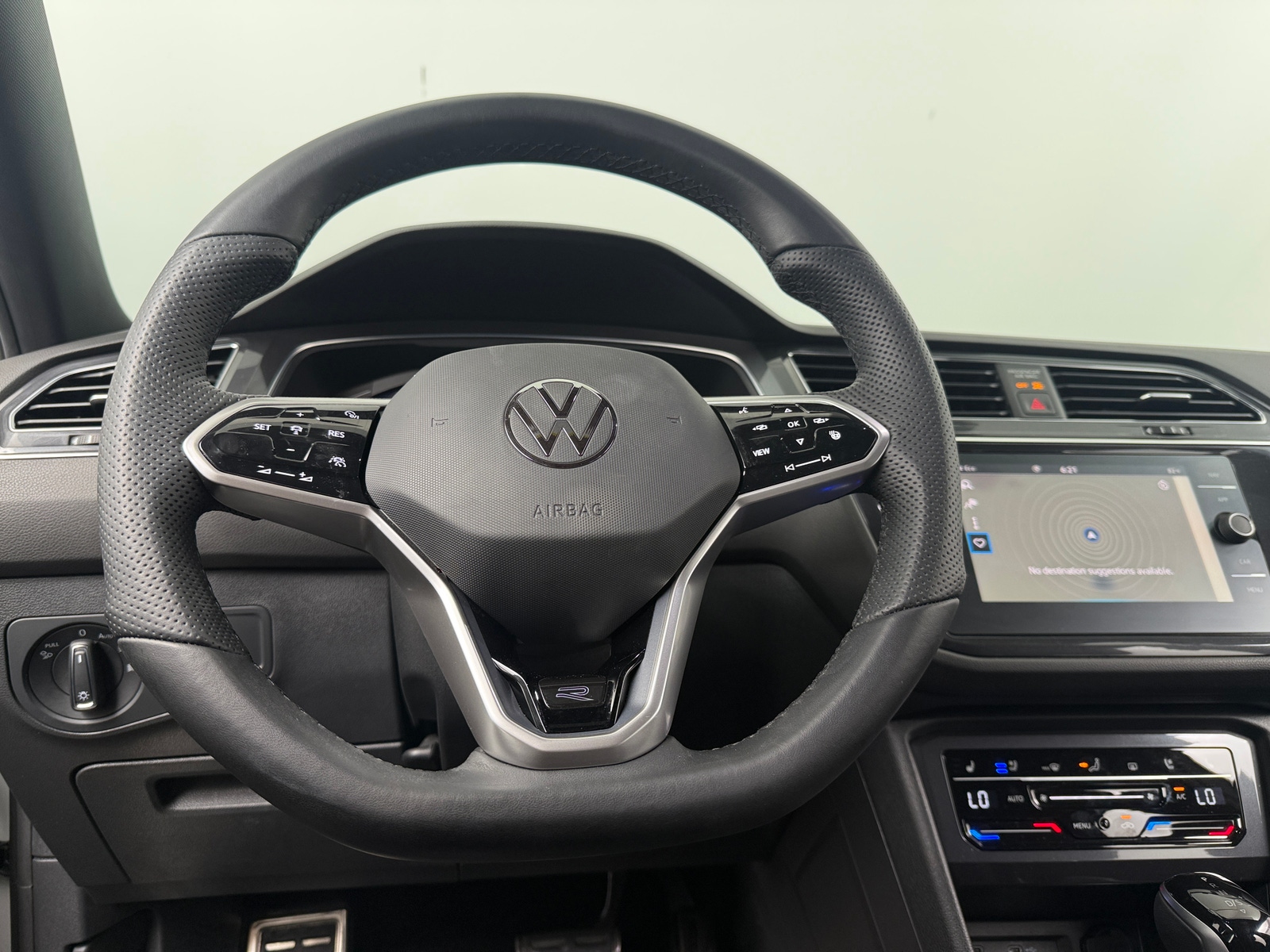 Thumbnail: 2022 Volkswagen Tiguan - 4