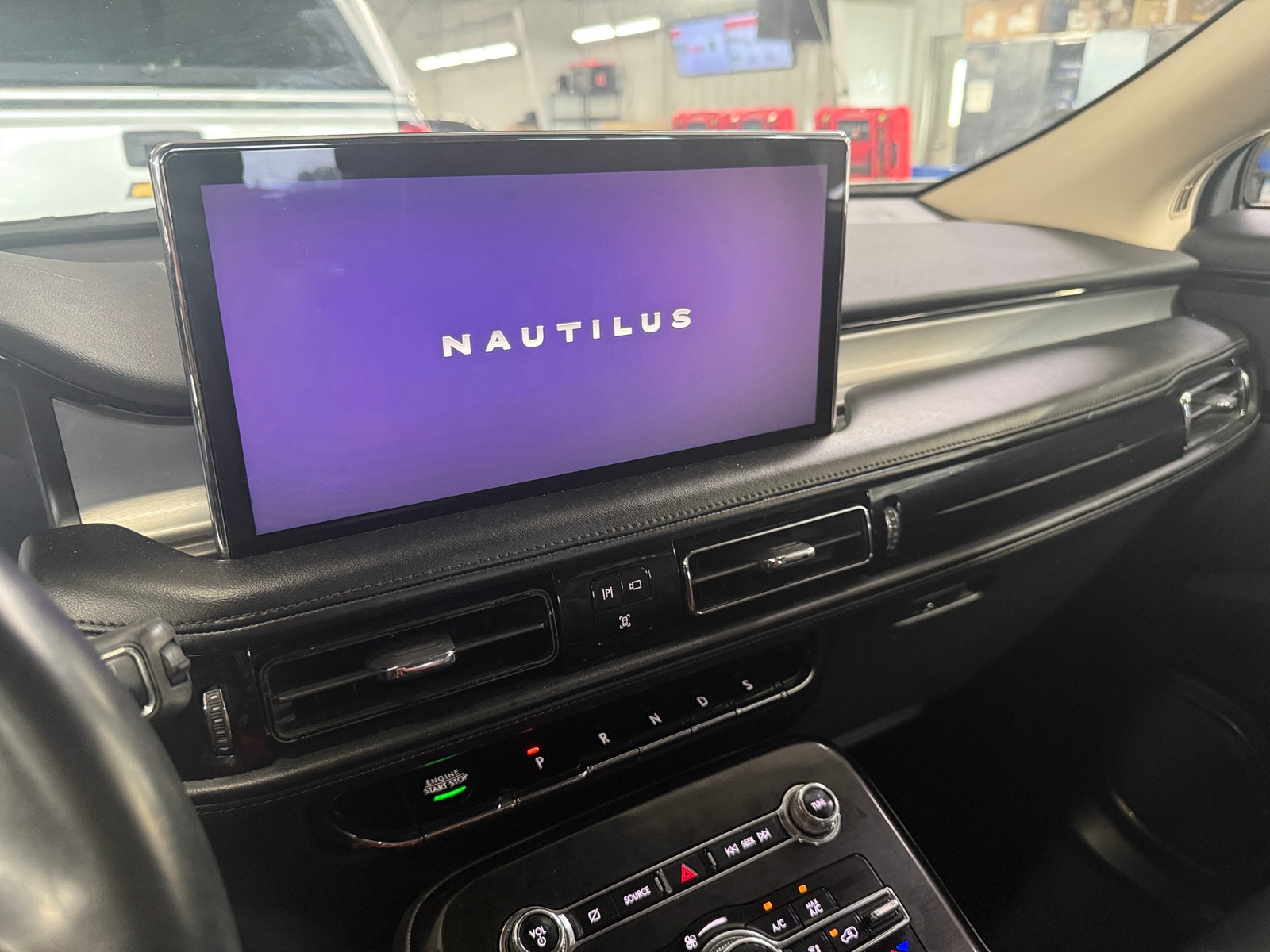 Thumbnail: 2021 Lincoln Nautilus - 3
