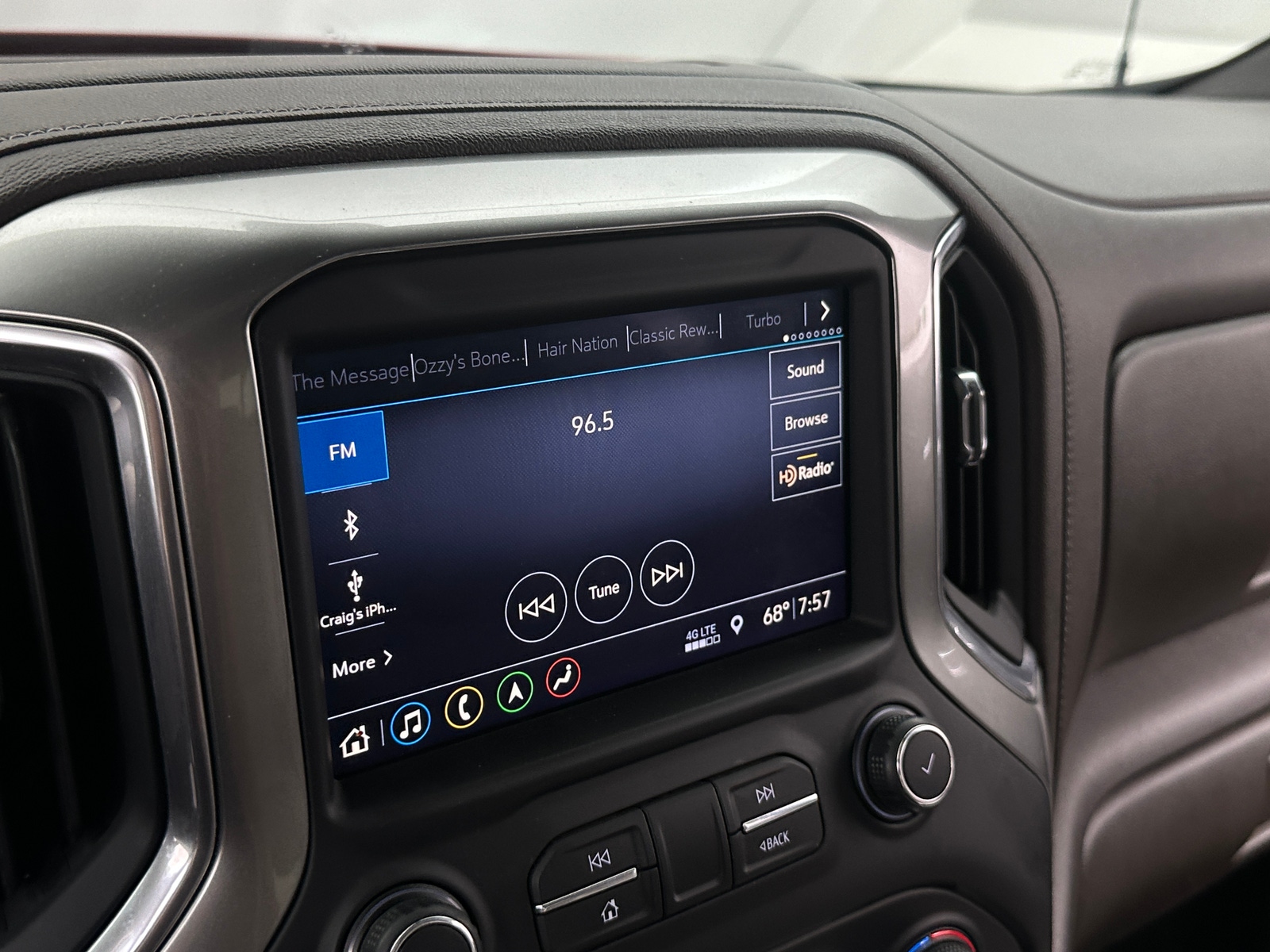 Thumbnail: 2019 Chevrolet Silverado 1500 - 3
