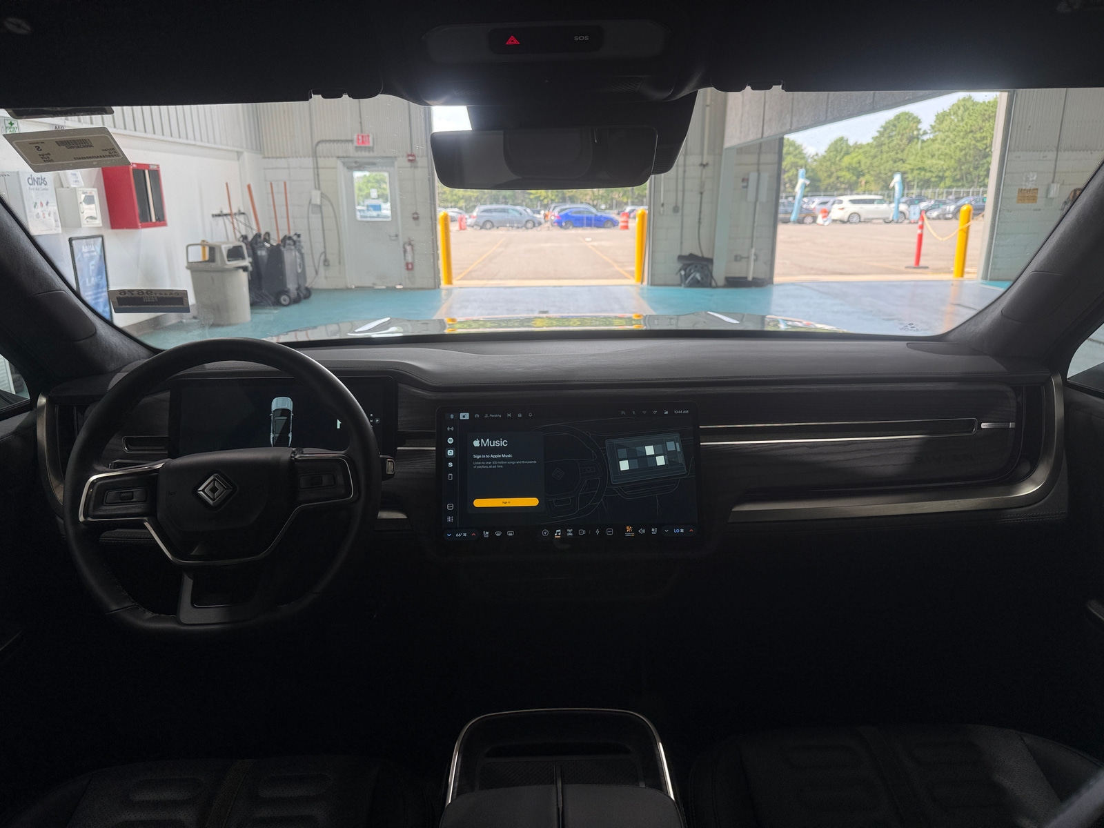 Thumbnail: 2025 Rivian R1S - 2