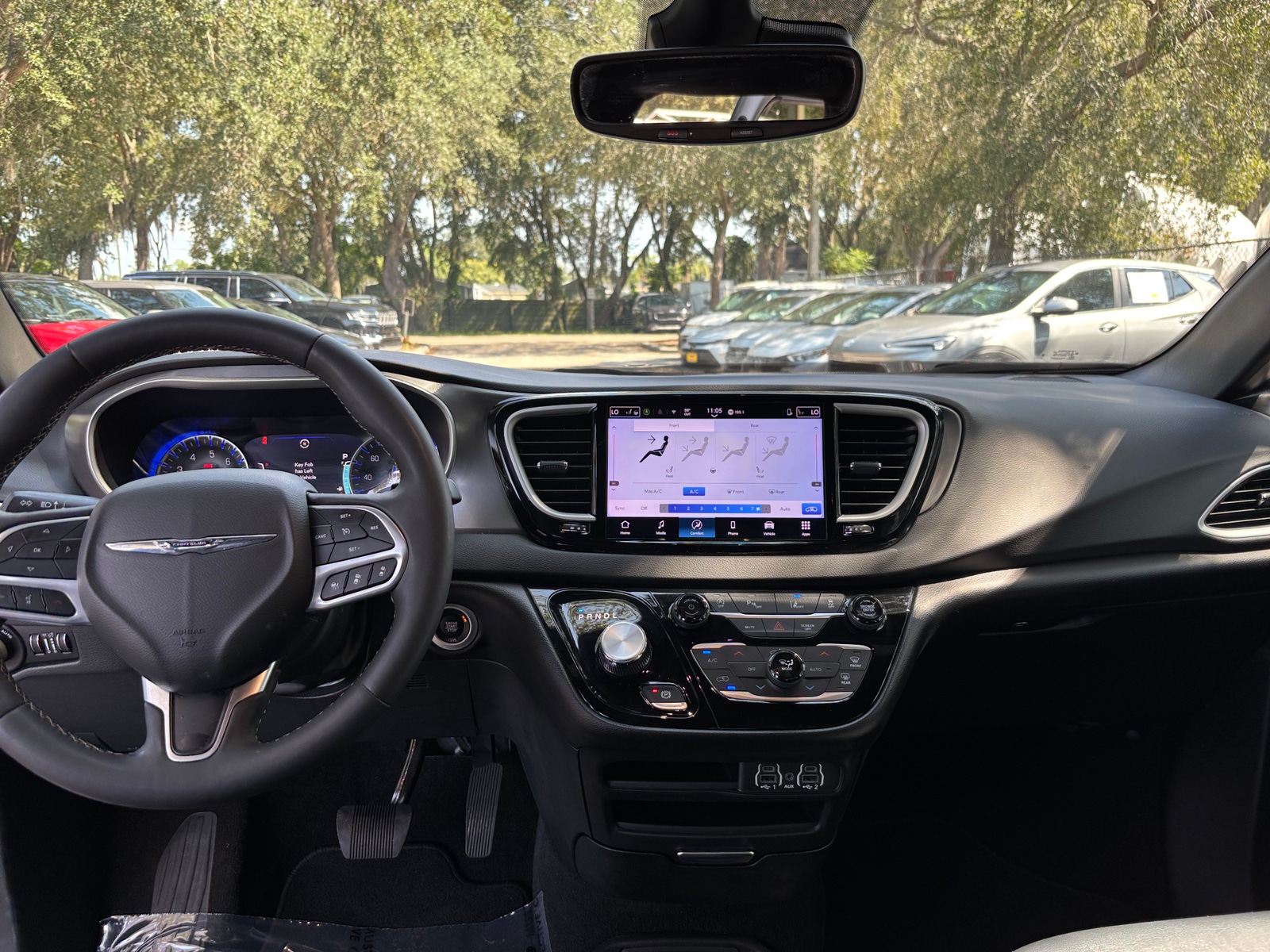 Thumbnail: 2025 Chrysler Pacifica - 2