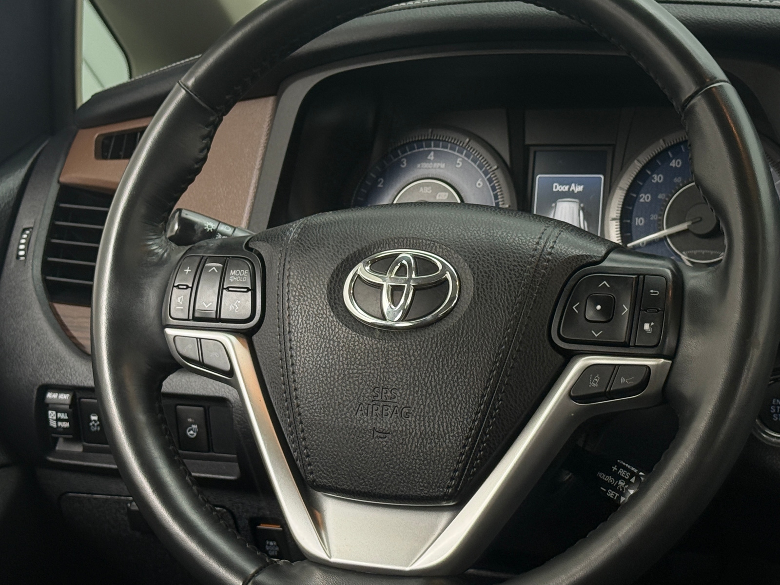 Thumbnail: 2020 Toyota Sienna - 4