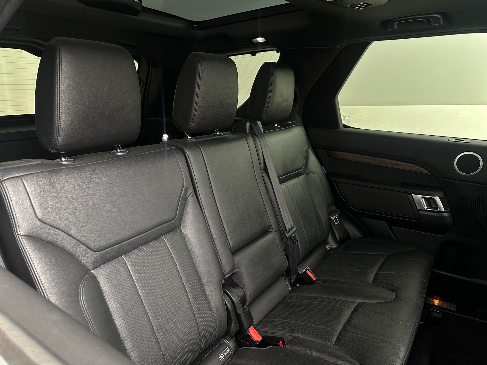Thumbnail: 2019 Land Rover Discovery - 5