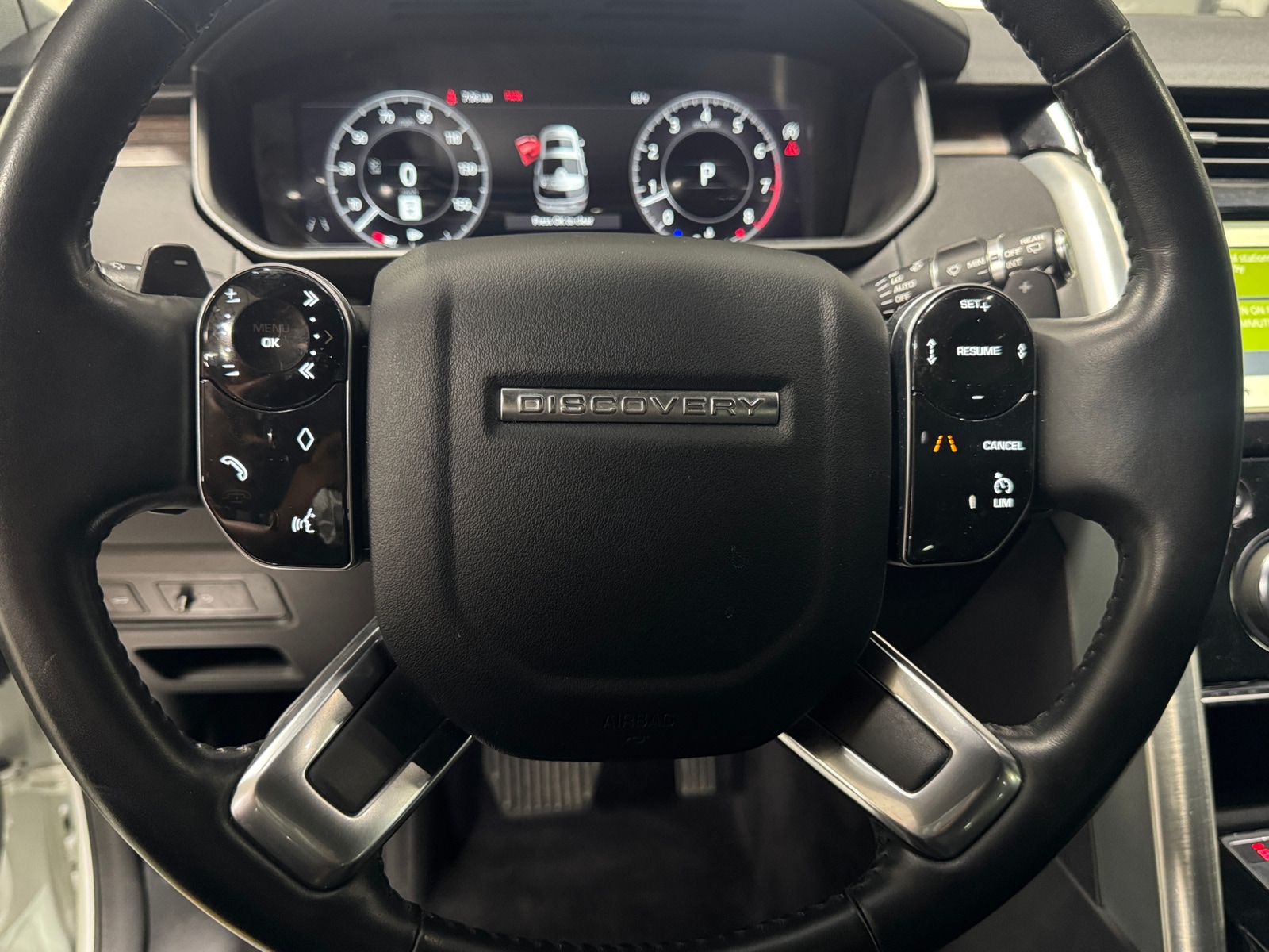 Thumbnail: 2019 Land Rover Discovery - 4