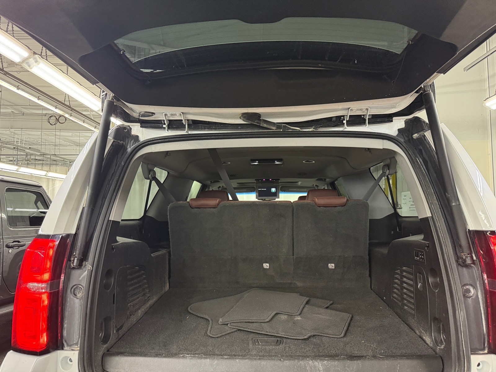 Thumbnail: 2019 Chevrolet Suburban - 6