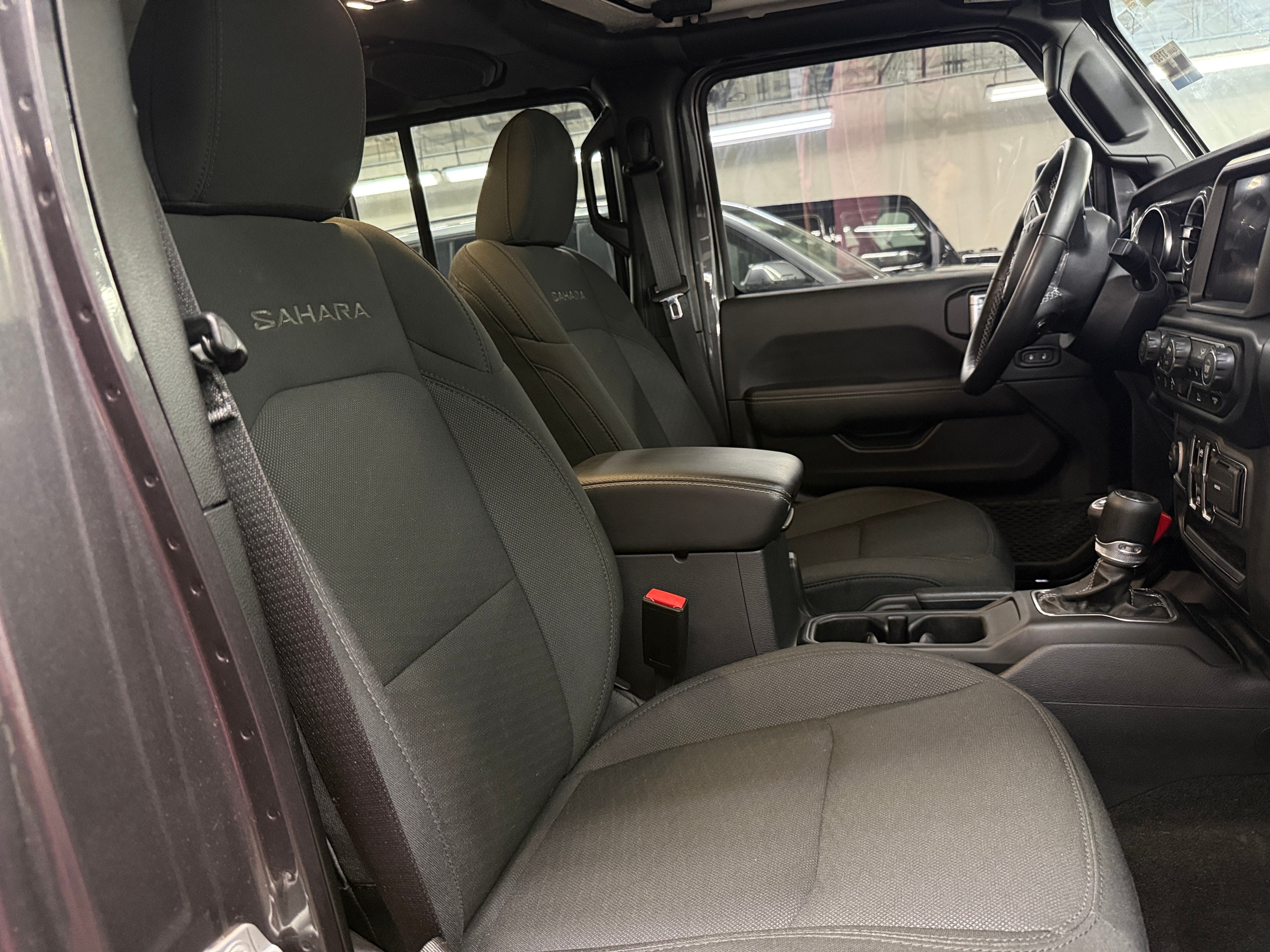 2023 Jeep Wrangler 4-Door Sahara - Photo 4