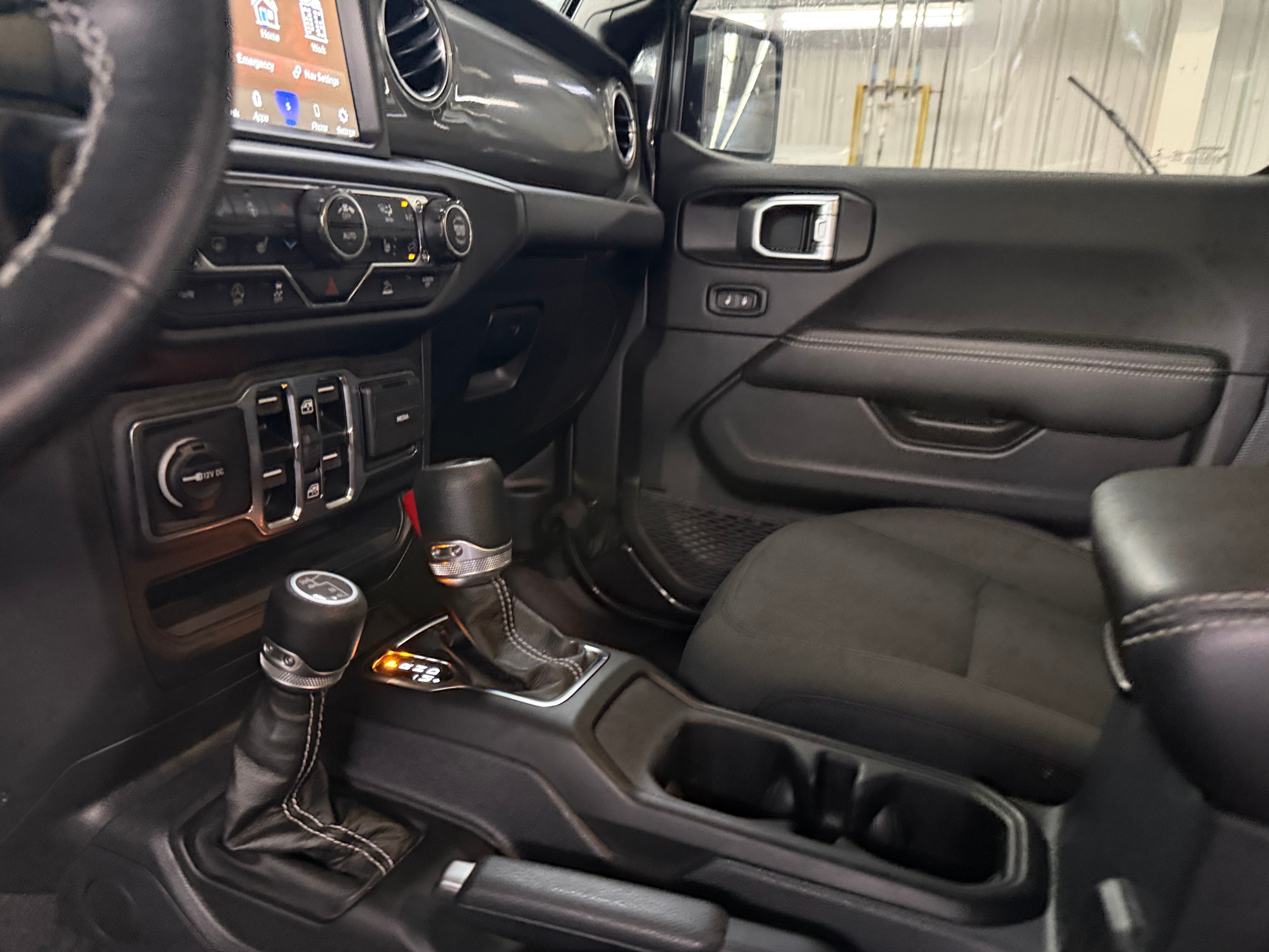 2023 Jeep Wrangler 4-Door Sahara - Photo 8