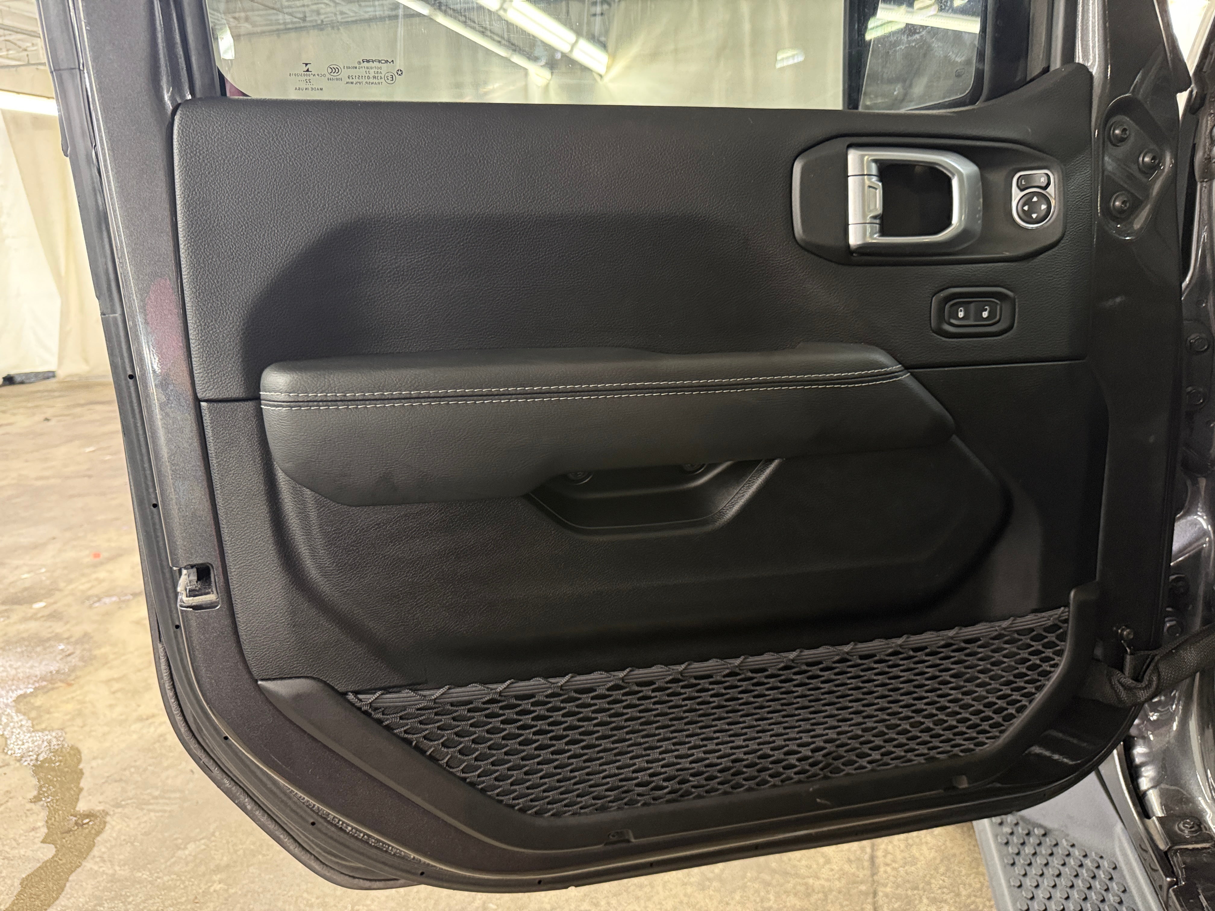 2023 Jeep Wrangler 4-Door Sahara - Photo 2