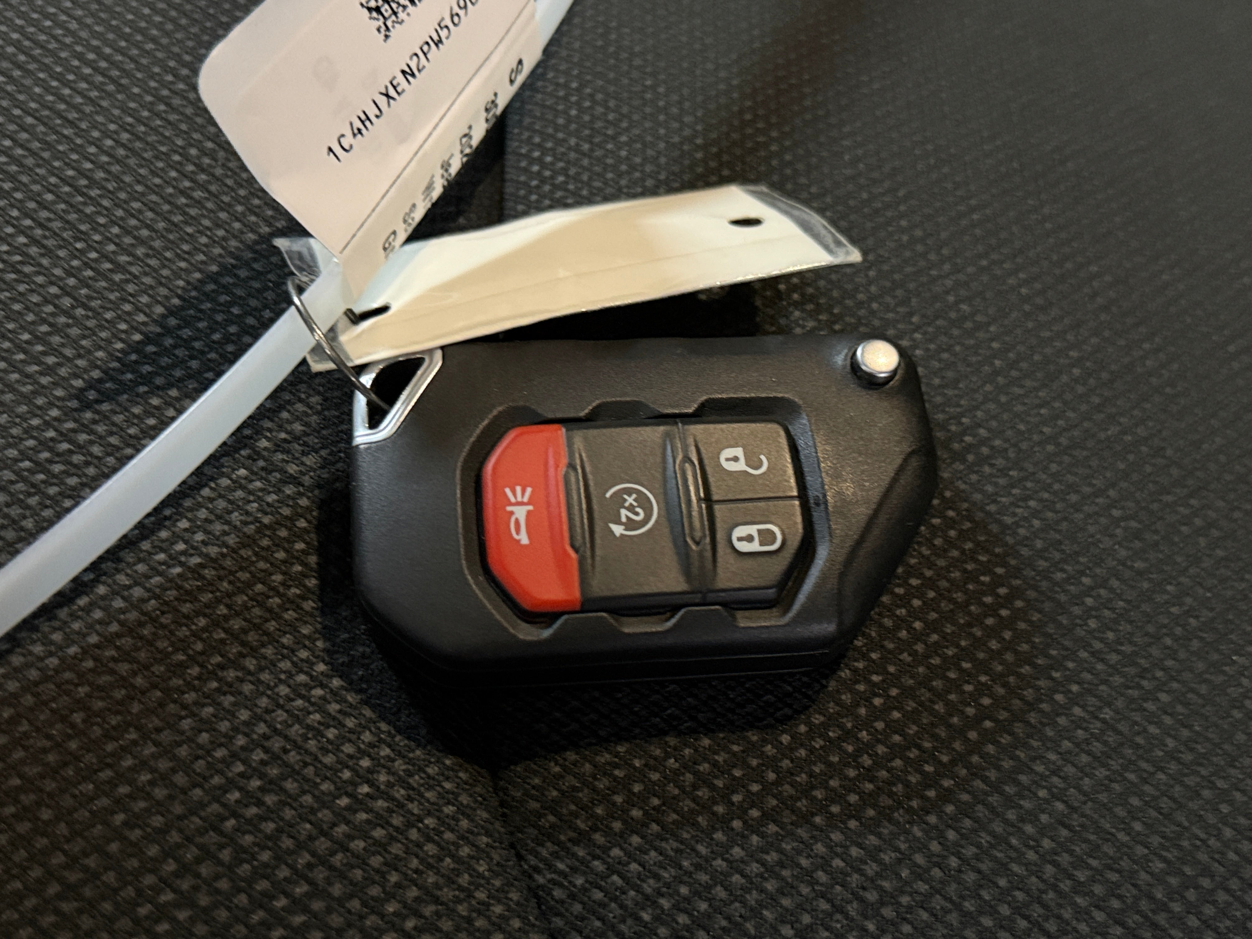 2023 Jeep Wrangler 4-Door Sahara - Photo 3