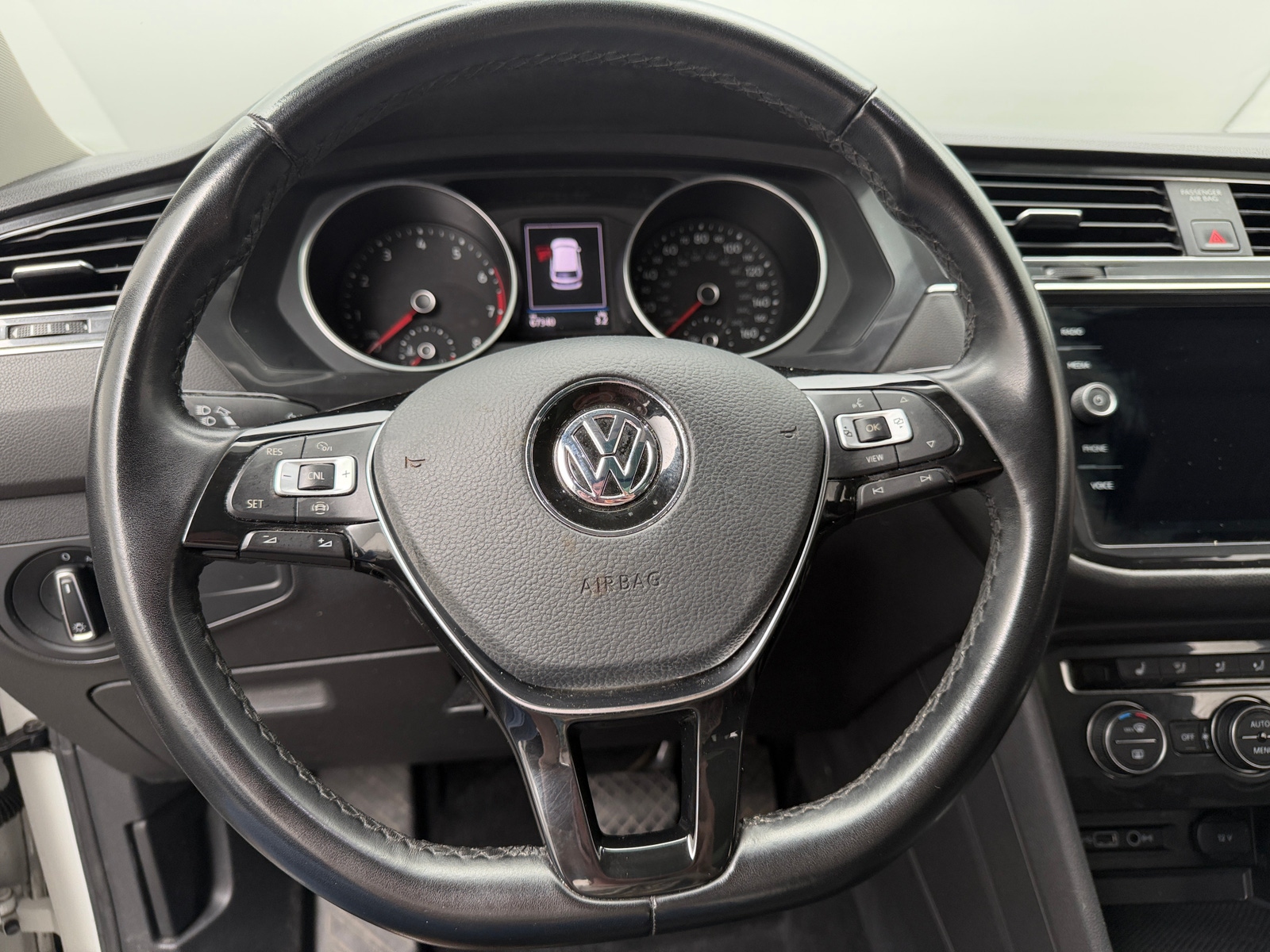 Thumbnail: 2019 Volkswagen Tiguan - 4