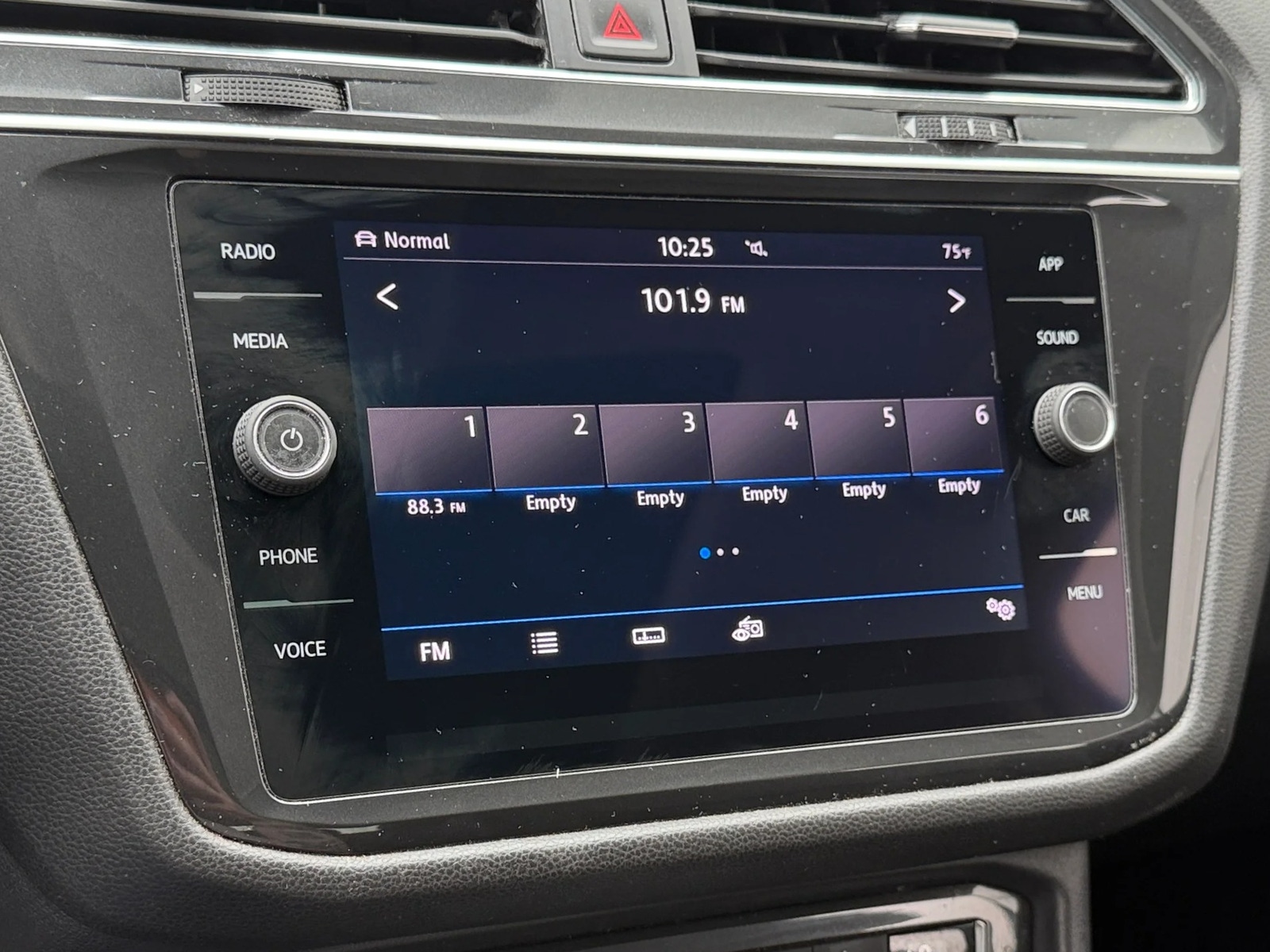 Thumbnail: 2019 Volkswagen Tiguan - 3