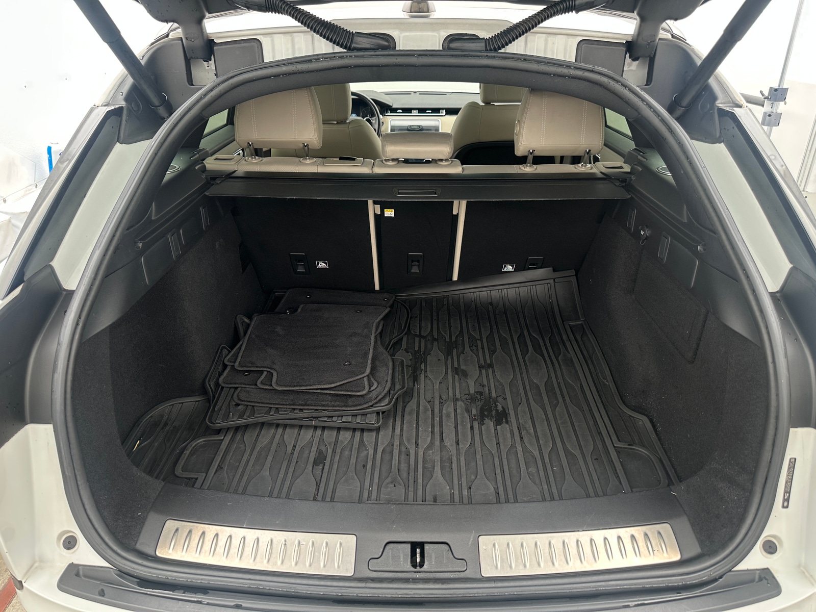 Thumbnail: 2018 Land Rover Range Rover Velar - 6