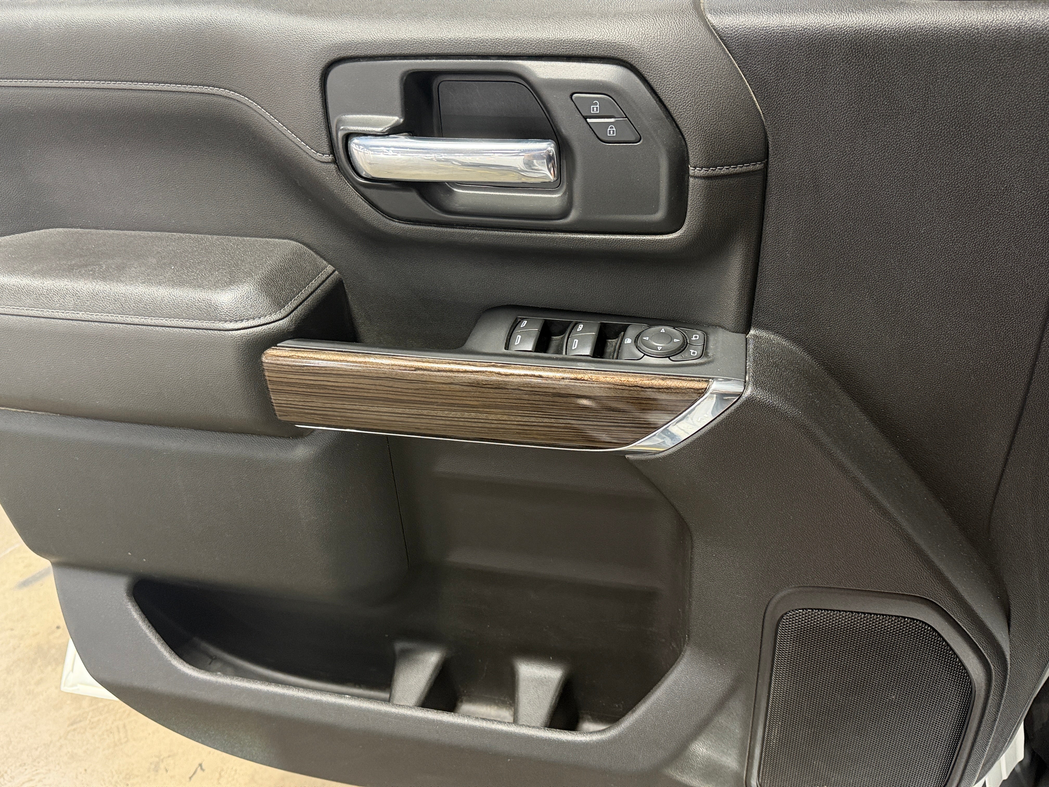 1GC1YNEYXPF220519