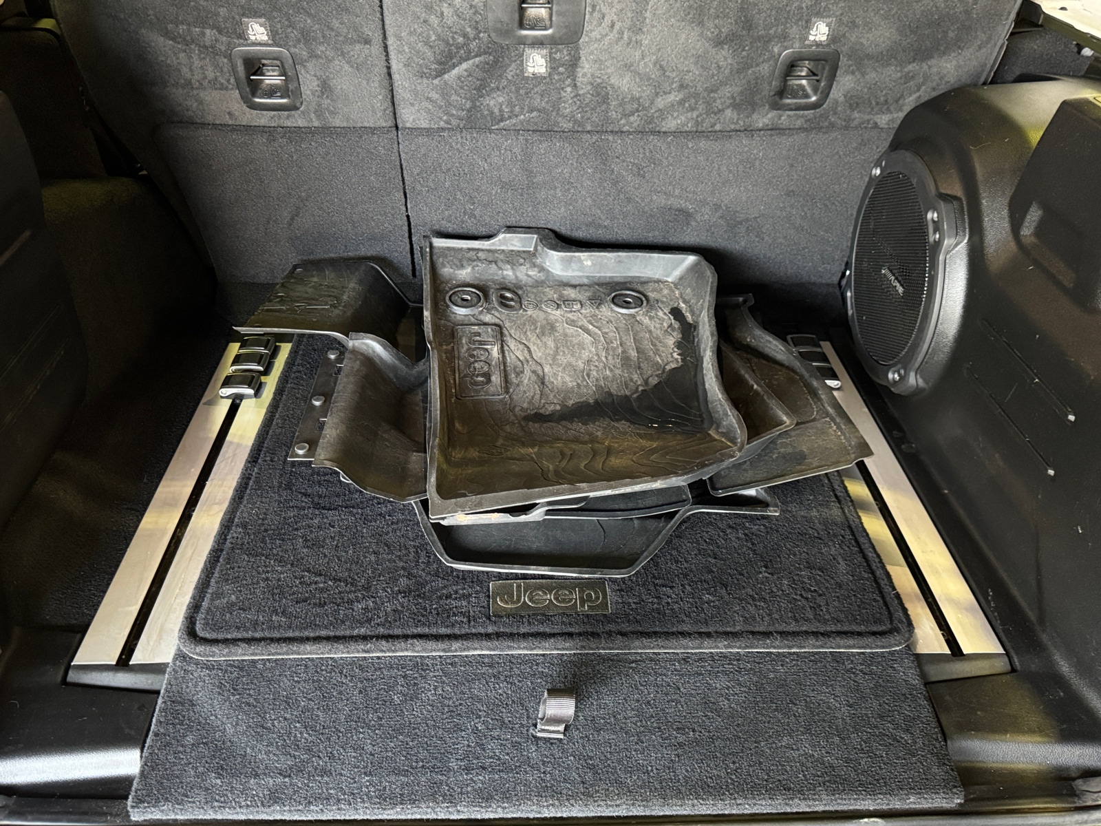 Thumbnail: 2021 Jeep Wrangler - 6