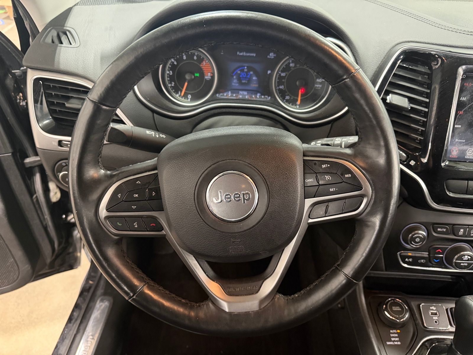 Thumbnail: 2019 Jeep Cherokee - 4