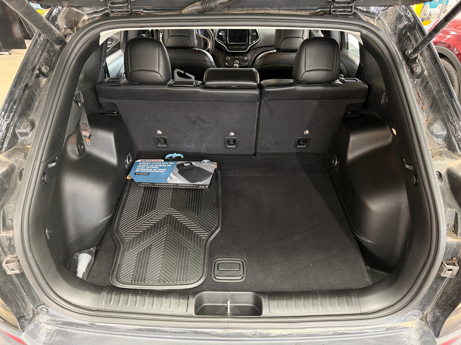 Thumbnail: 2019 Jeep Cherokee - 6