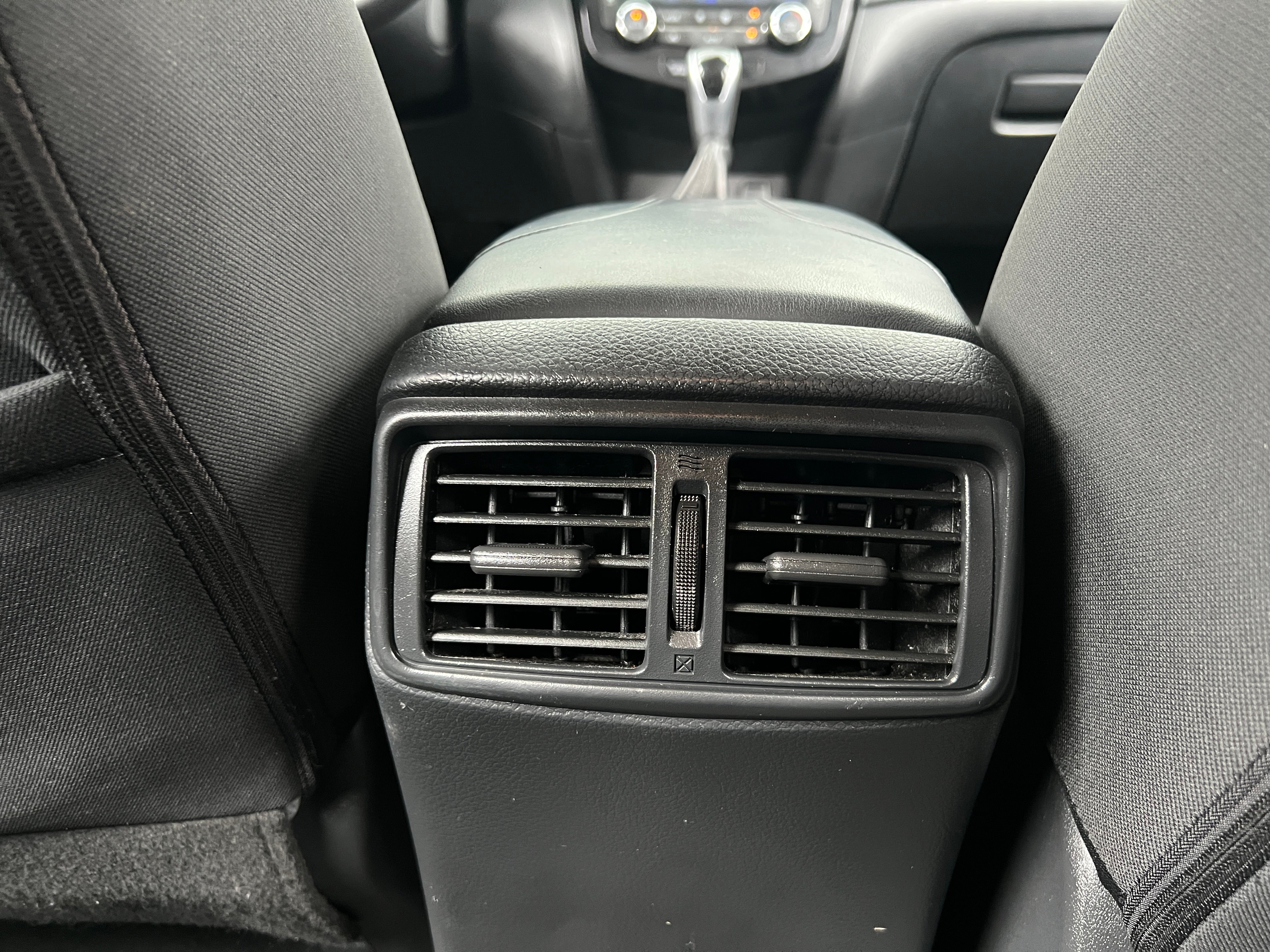 Used 2020 Nissan Rogue SV with VIN KNMAT2MT6LP511140 for sale in Pewaukee, WI