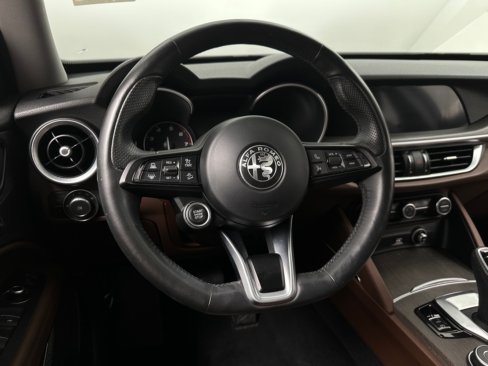 Thumbnail: 2021 Alfa Romeo Stelvio - 4