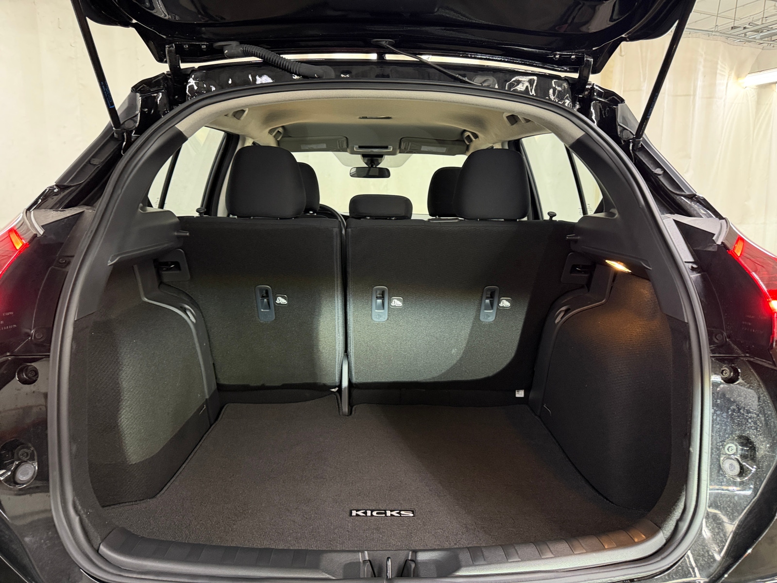 Thumbnail: 2025 Nissan Kicks - 7