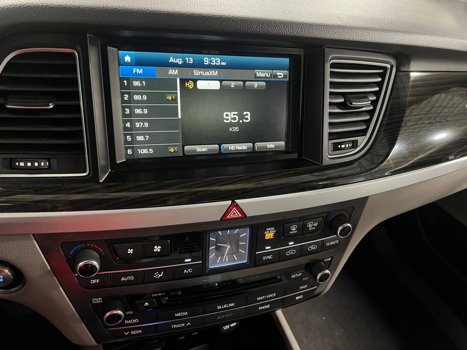 Thumbnail: 2015 Hyundai Genesis - 3