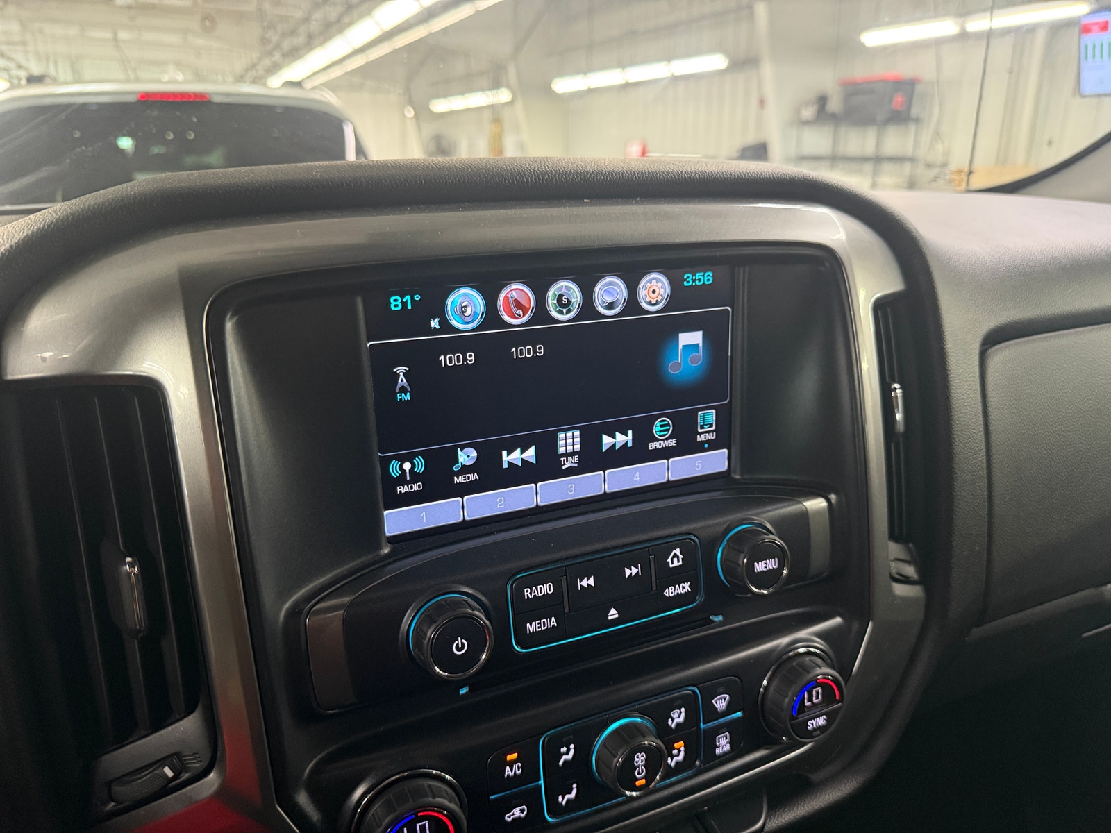 Thumbnail: 2017 Chevrolet Silverado 1500 - 4