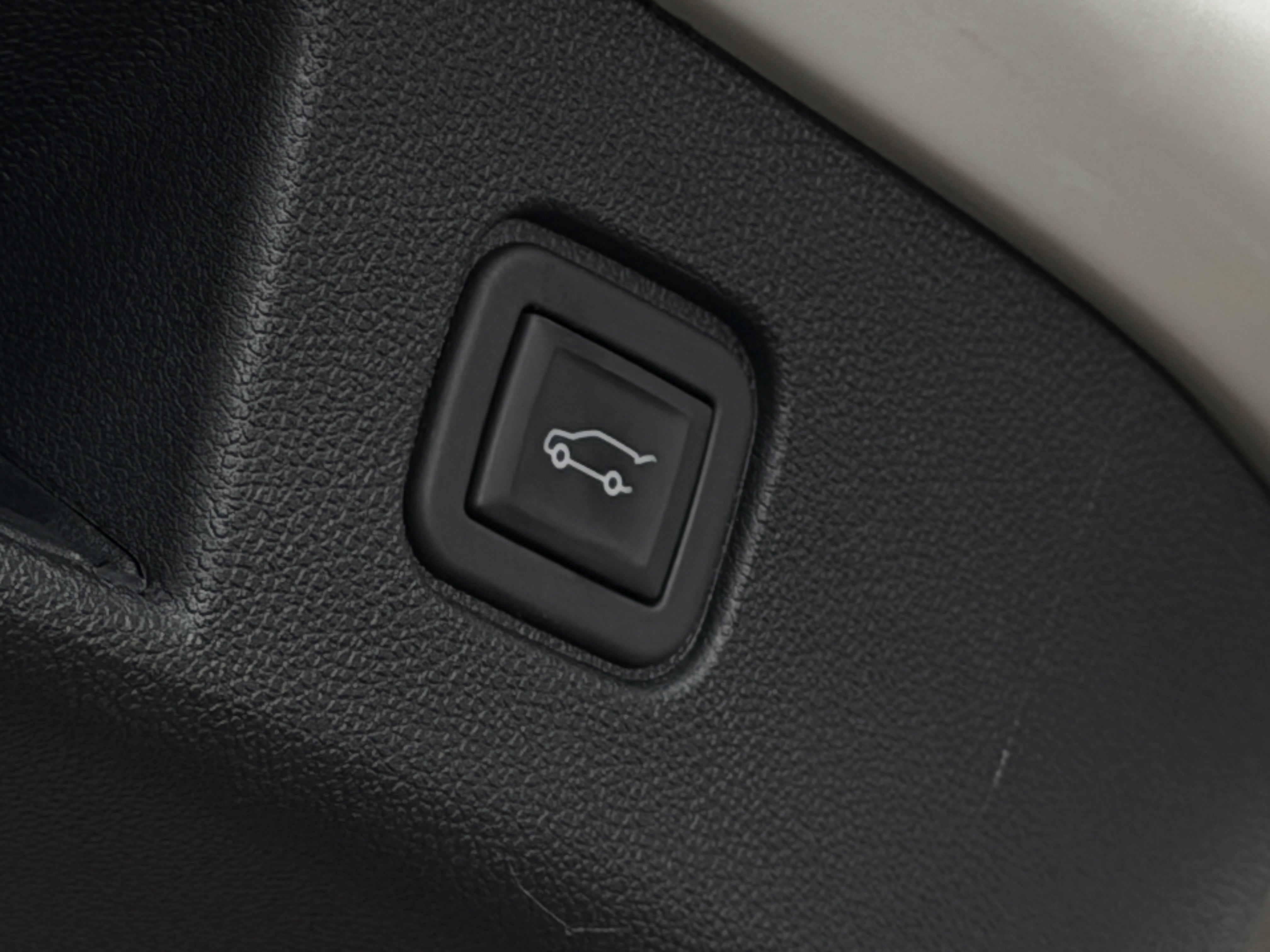 Used 2024 Chevrolet Blazer EV RS with VIN 3GNKDCRJ9RS183454 for sale in Pewaukee, WI
