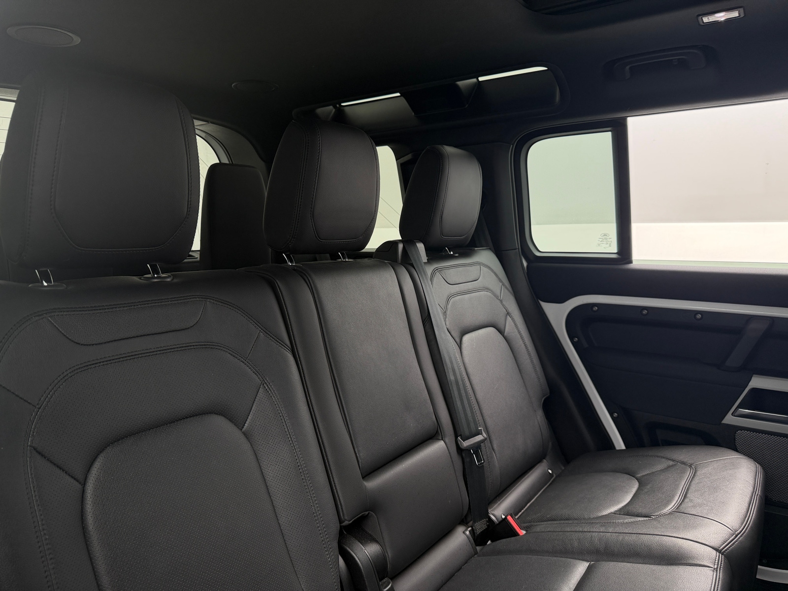 Thumbnail: 2023 Land Rover Defender - 5