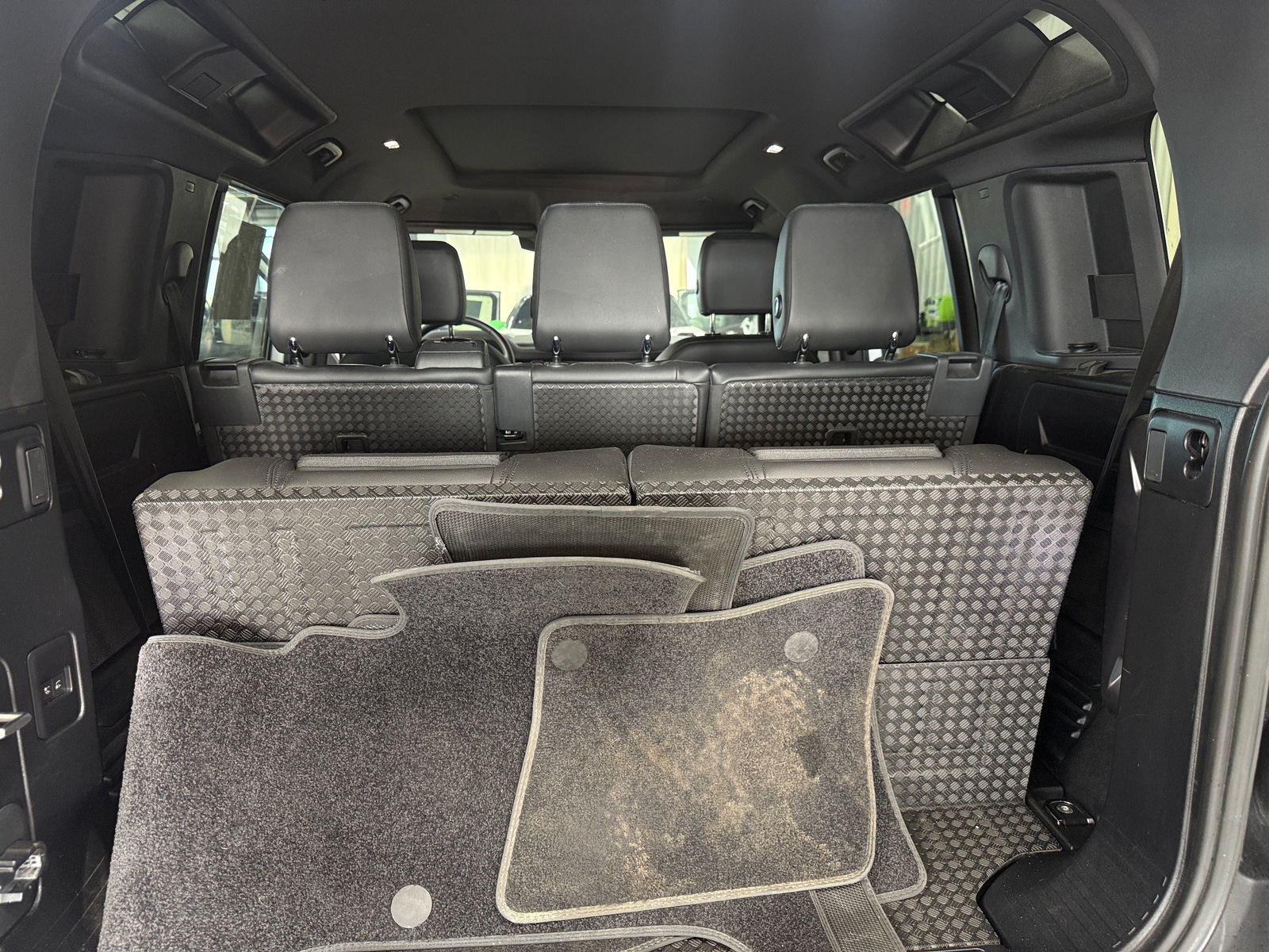 Thumbnail: 2023 Land Rover Defender - 6