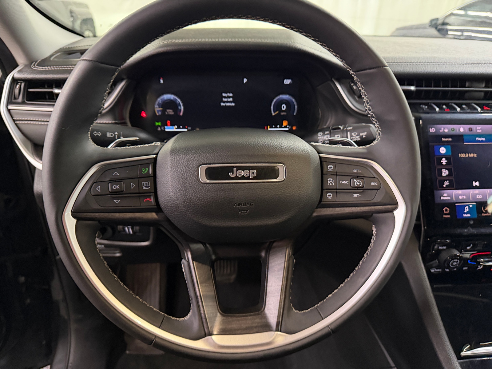 Thumbnail: 2023 Jeep Grand Cherokee - 4