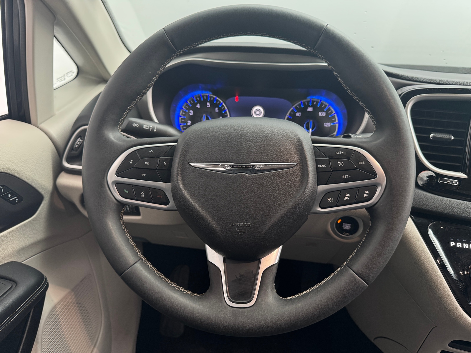 Thumbnail: 2024 Chrysler Pacifica - 4