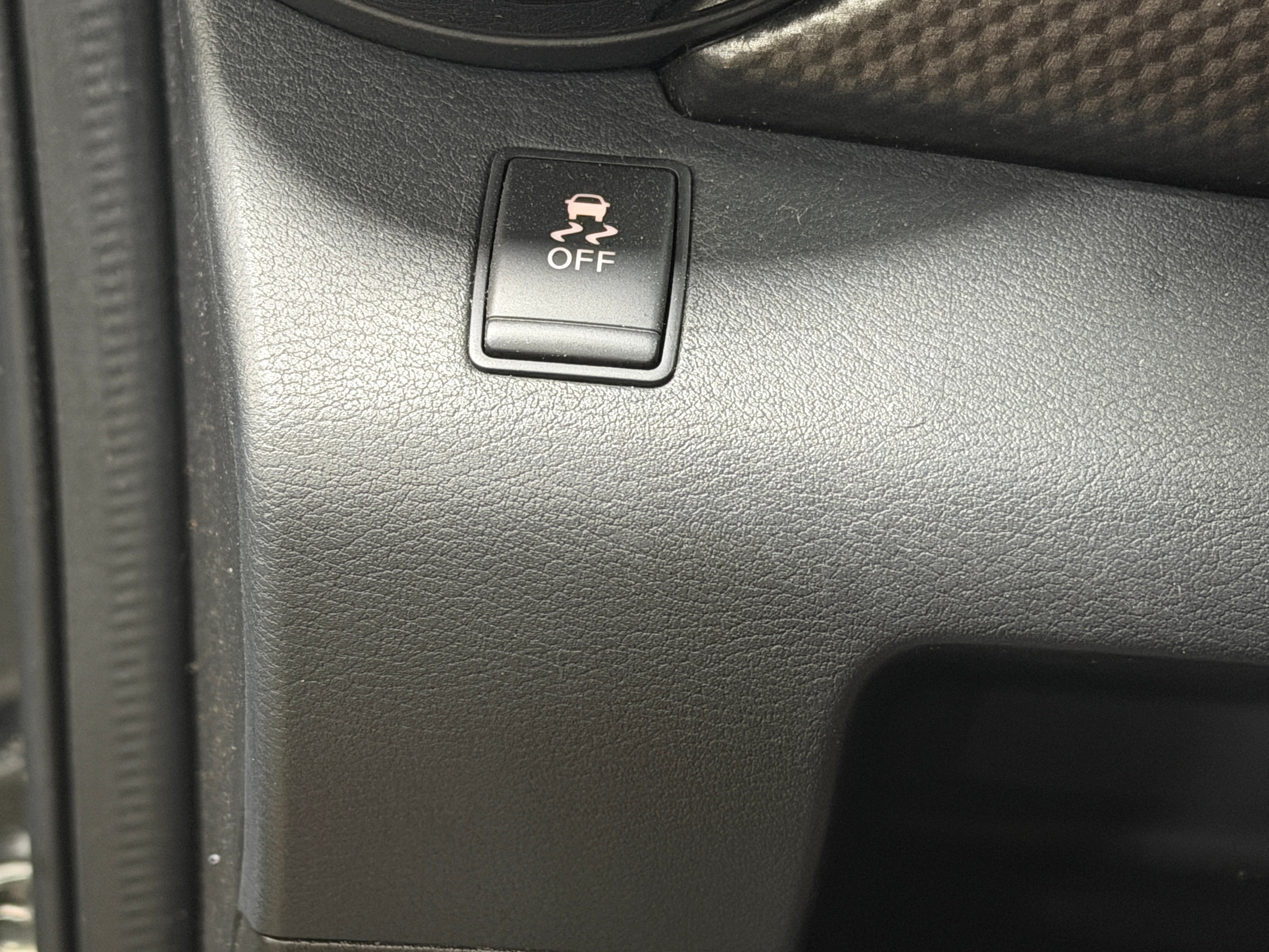 Used 2018 Nissan Kicks SV with VIN 3N1CP5CU1JL523927 for sale in Pewaukee, WI