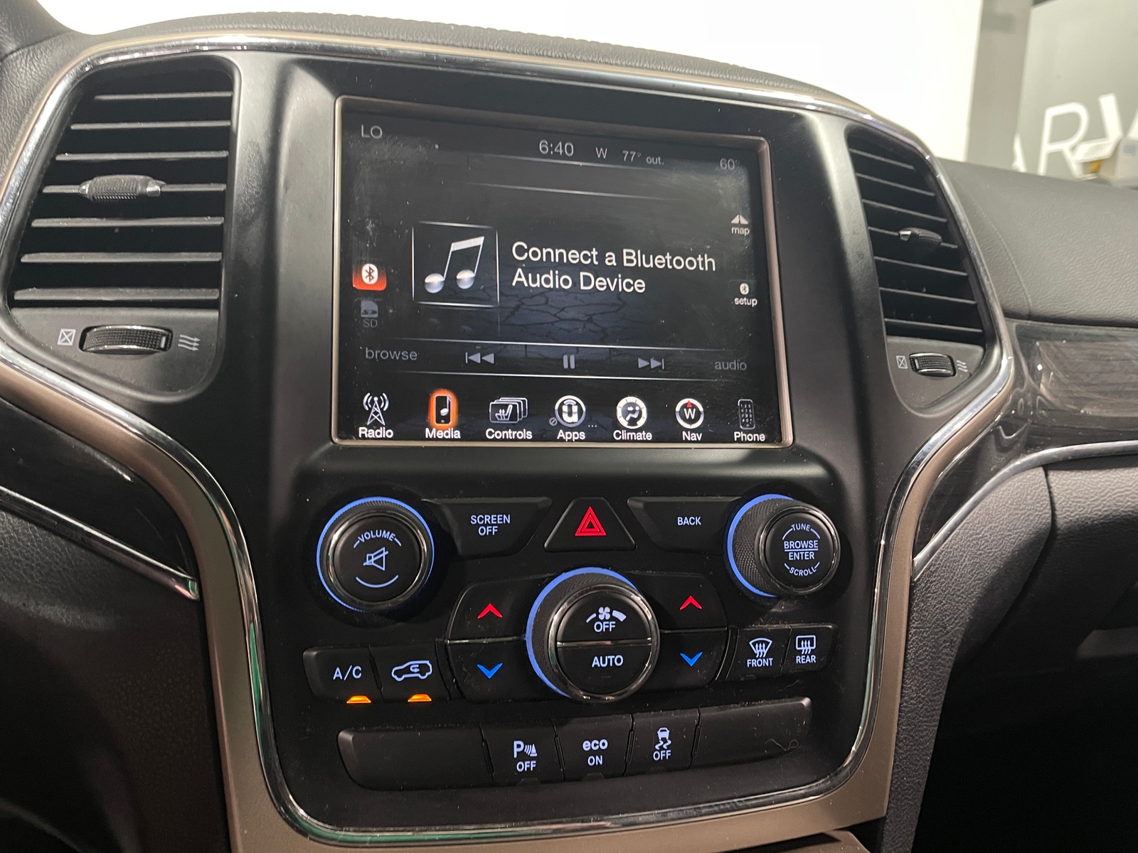 Thumbnail: 2015 Jeep Grand Cherokee - 3