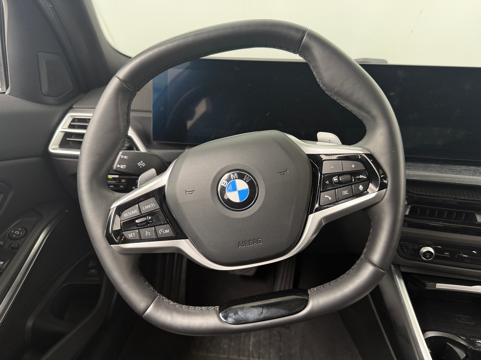 Thumbnail: 2025 BMW 3 Series - 4