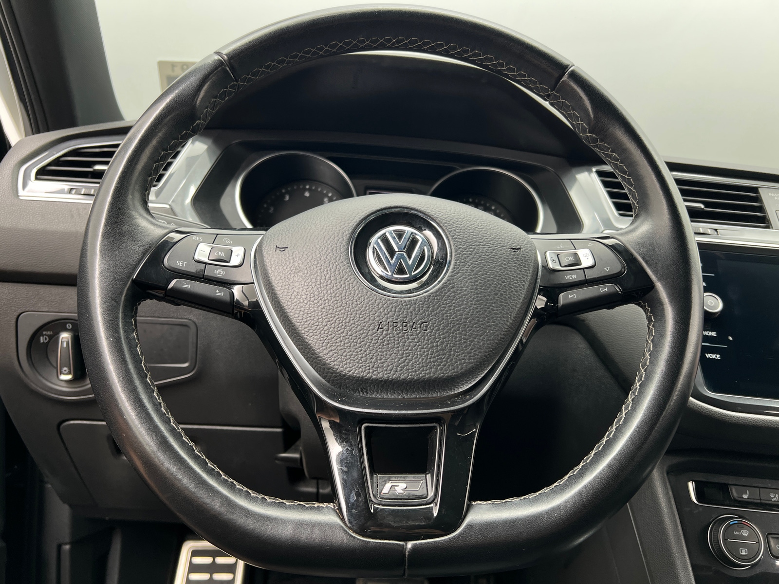 Thumbnail: 2020 Volkswagen Tiguan - 4